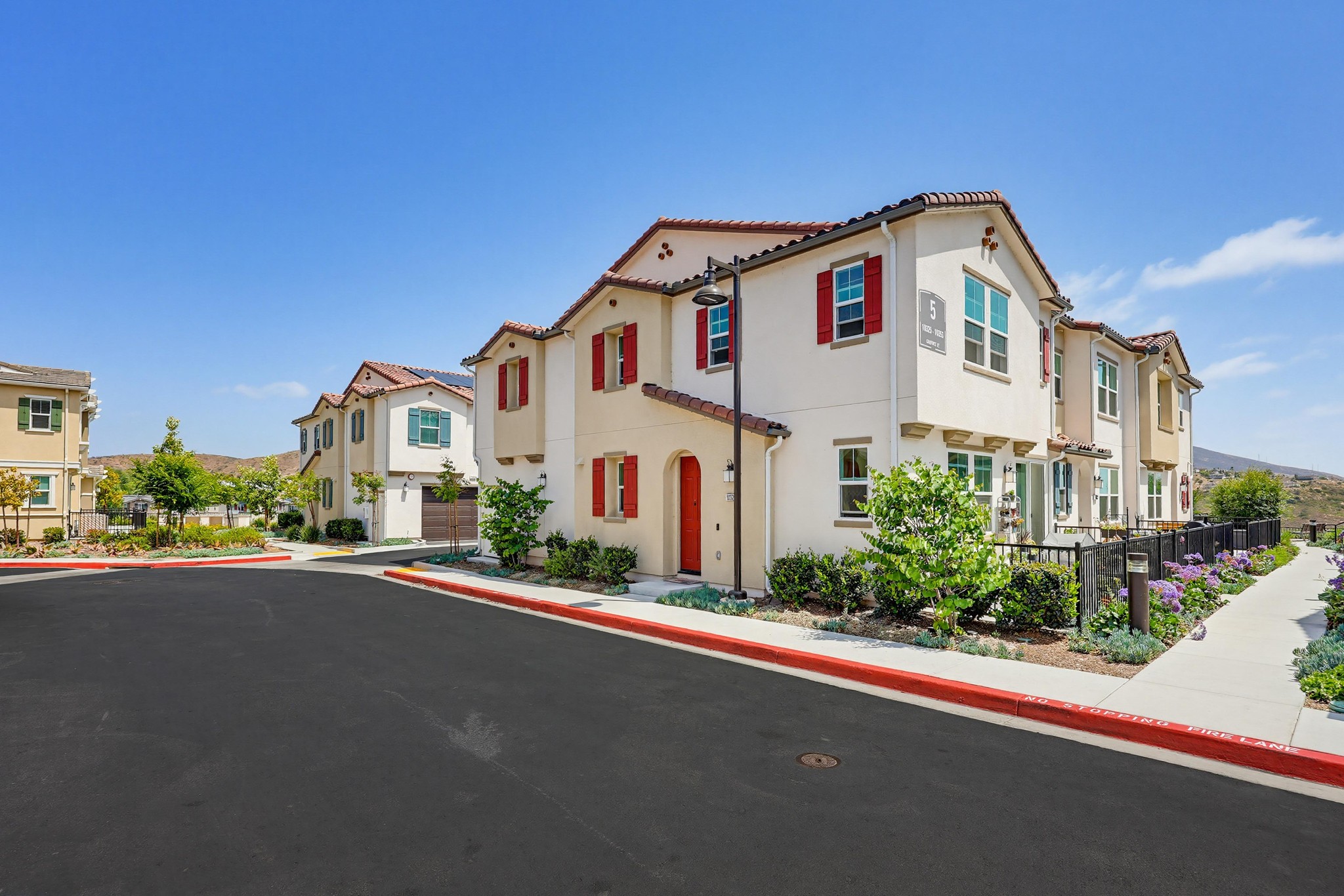 Virtual tour photo 3 of 62 for 10325 Graphite St