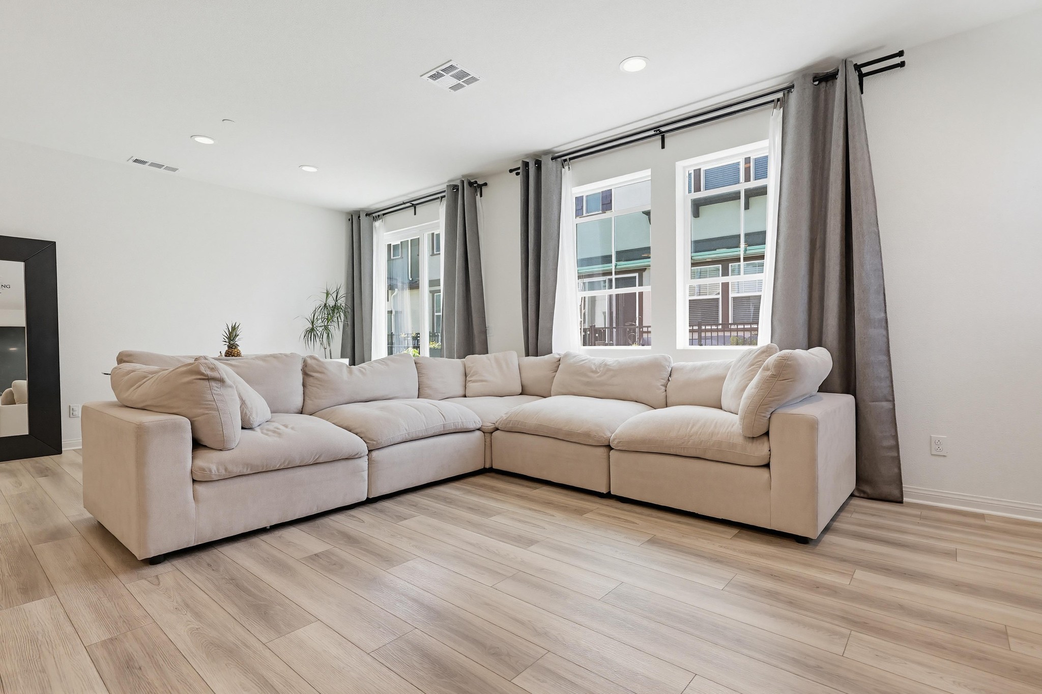 Virtual tour photo 6 of 62 for 10325 Graphite St