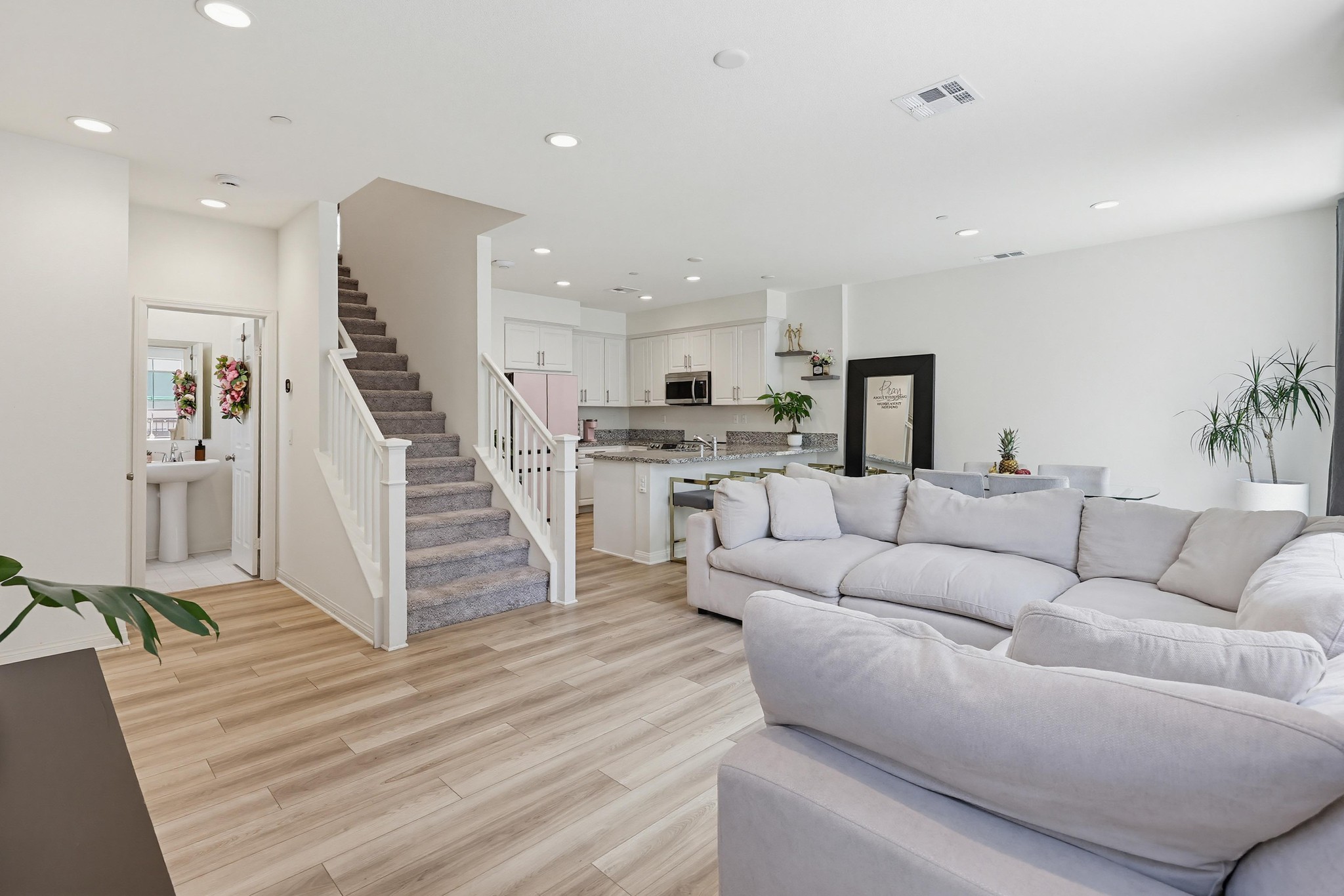 Virtual tour photo 7 of 62 for 10325 Graphite St