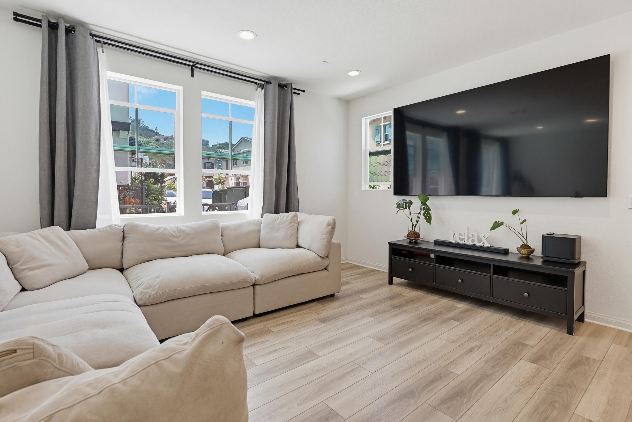 Virtual tour photo 9 of 62 for 10325 Graphite St