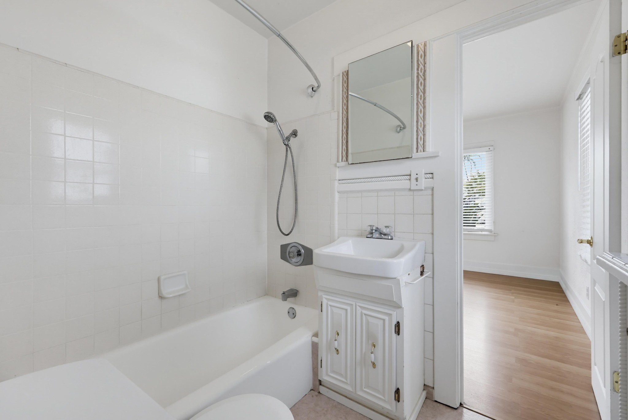 Virtual tour photo 25 of 50 for 1033 Isabella Ave