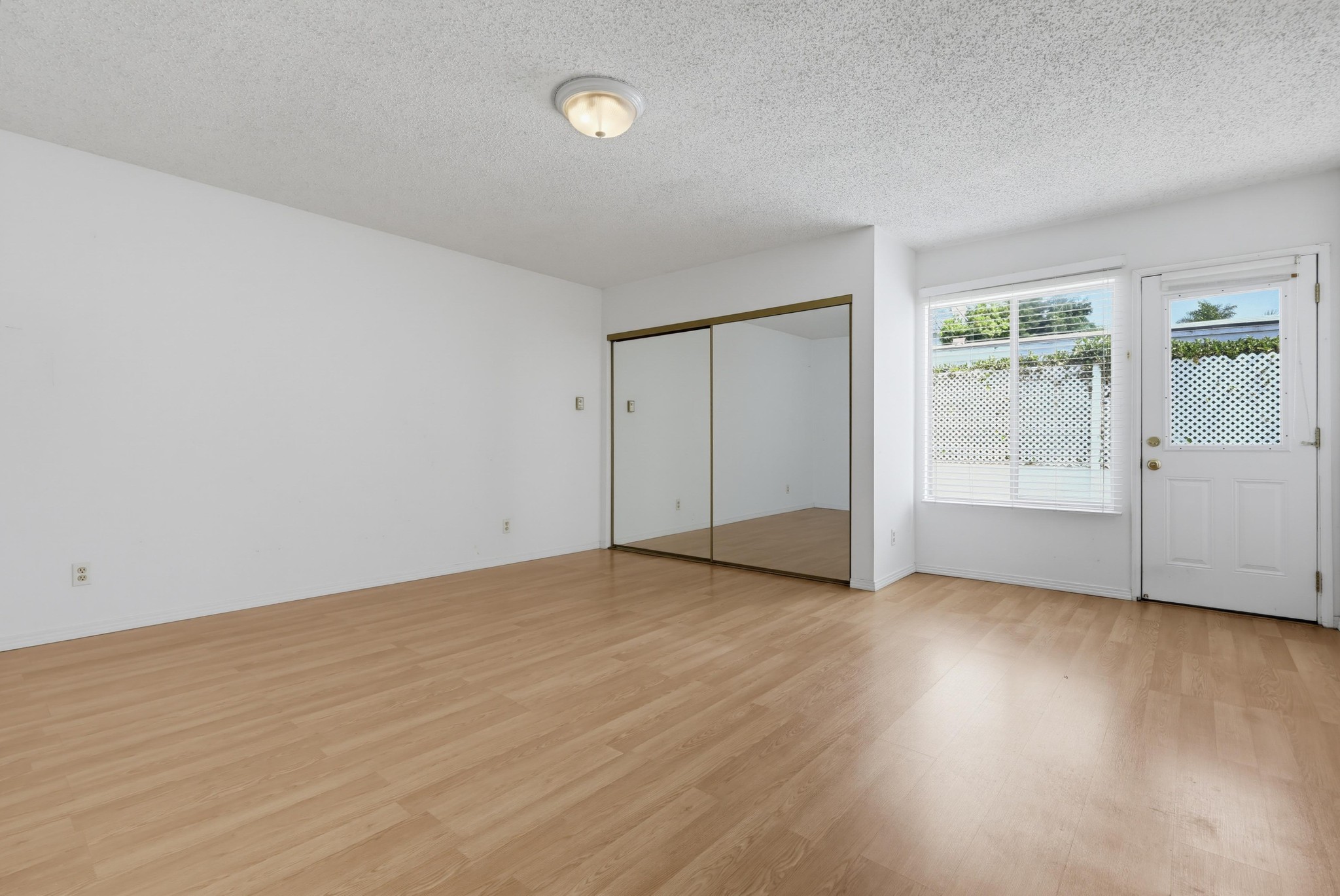 Virtual tour photo 30 of 50 for 1033 Isabella Ave