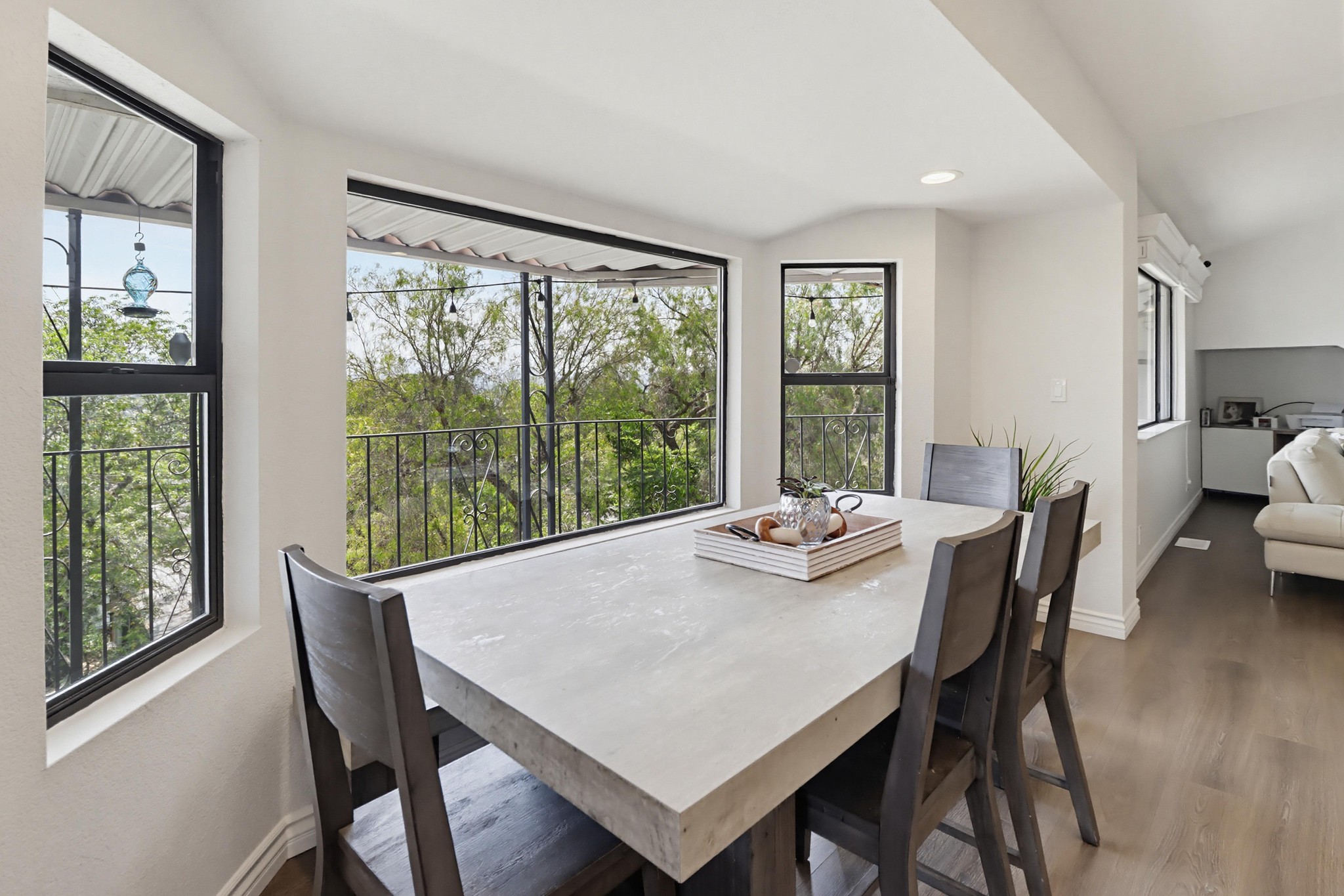 Virtual tour photo 14 of 74 for 1033 Loma Portal Dr
