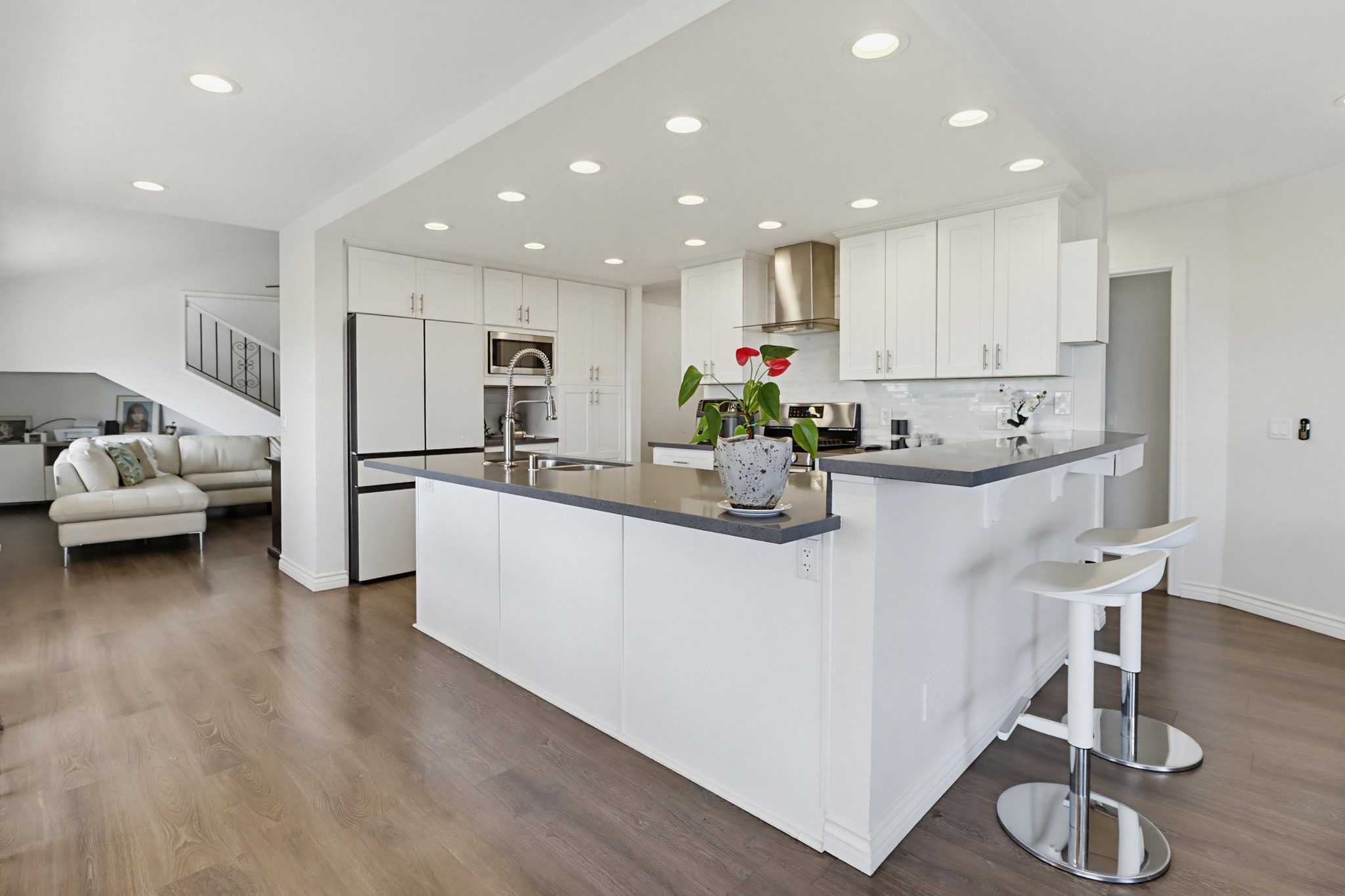 Virtual tour photo 15 of 74 for 1033 Loma Portal Dr