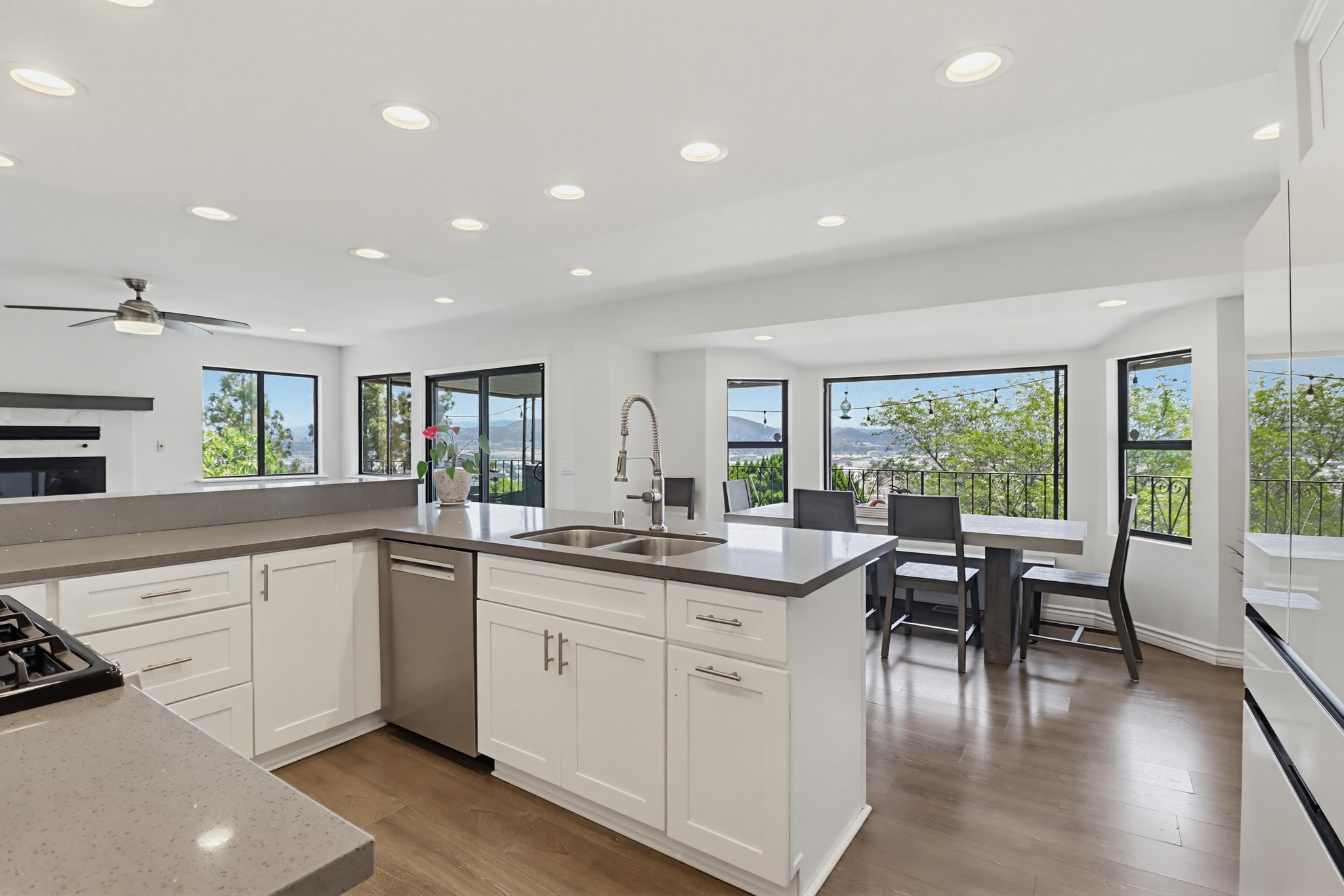 Virtual tour photo 17 of 74 for 1033 Loma Portal Dr