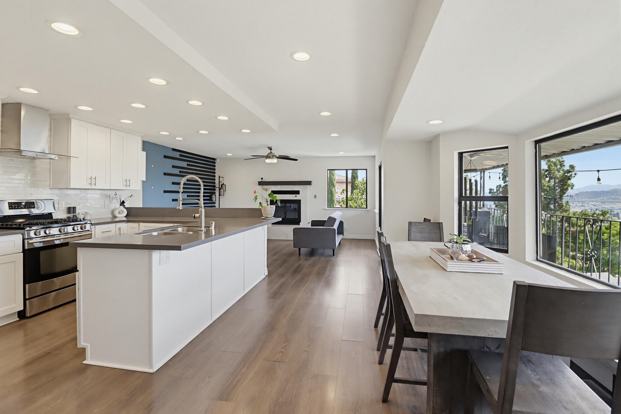 Virtual tour photo 19 of 74 for 1033 Loma Portal Dr