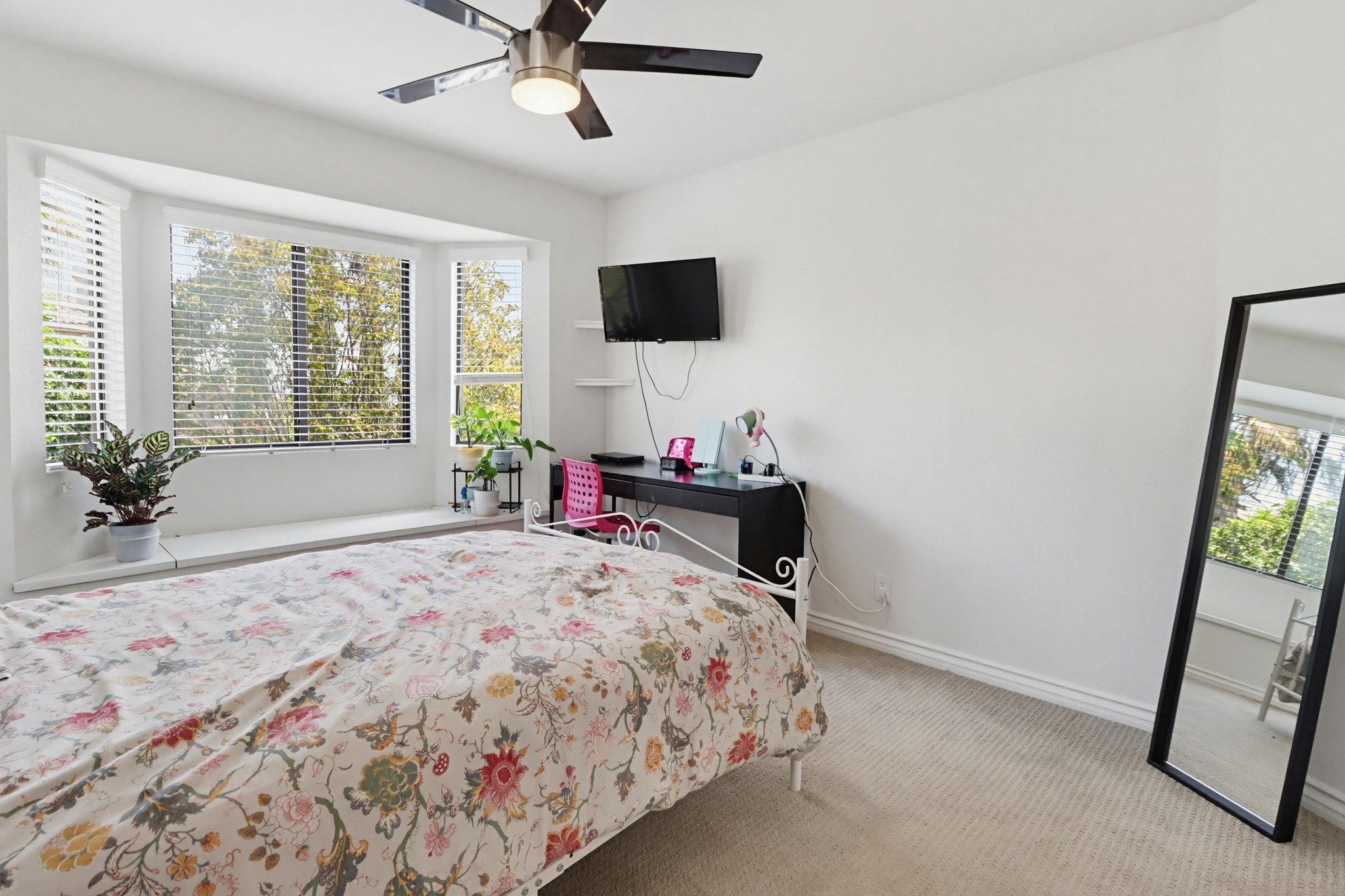 Virtual tour photo 21 of 74 for 1033 Loma Portal Dr