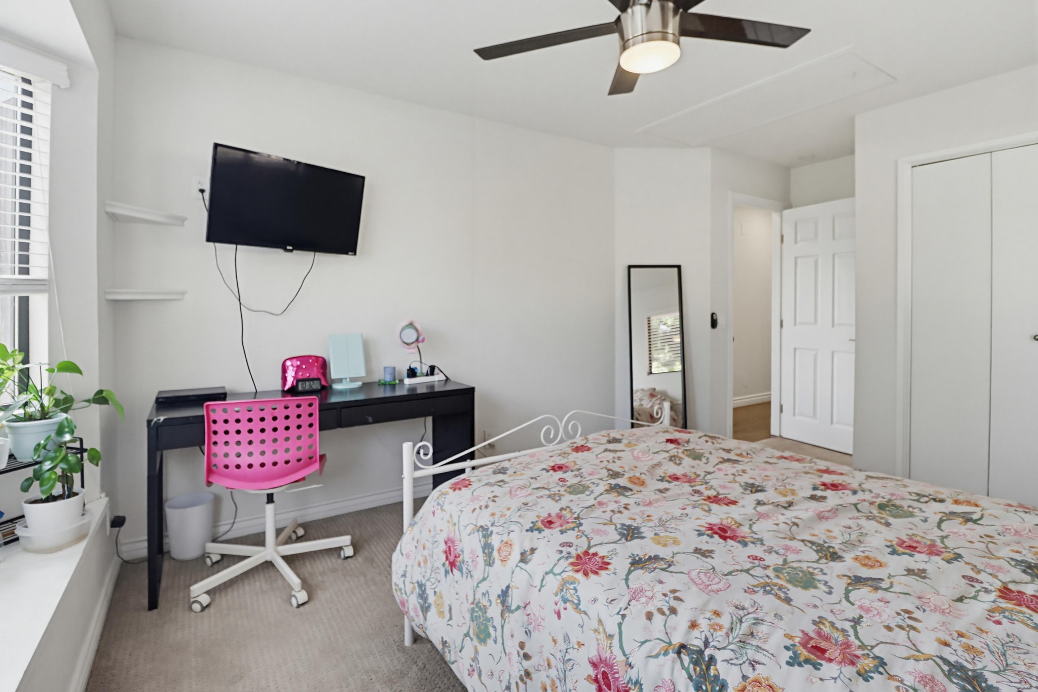 Virtual tour photo 22 of 74 for 1033 Loma Portal Dr