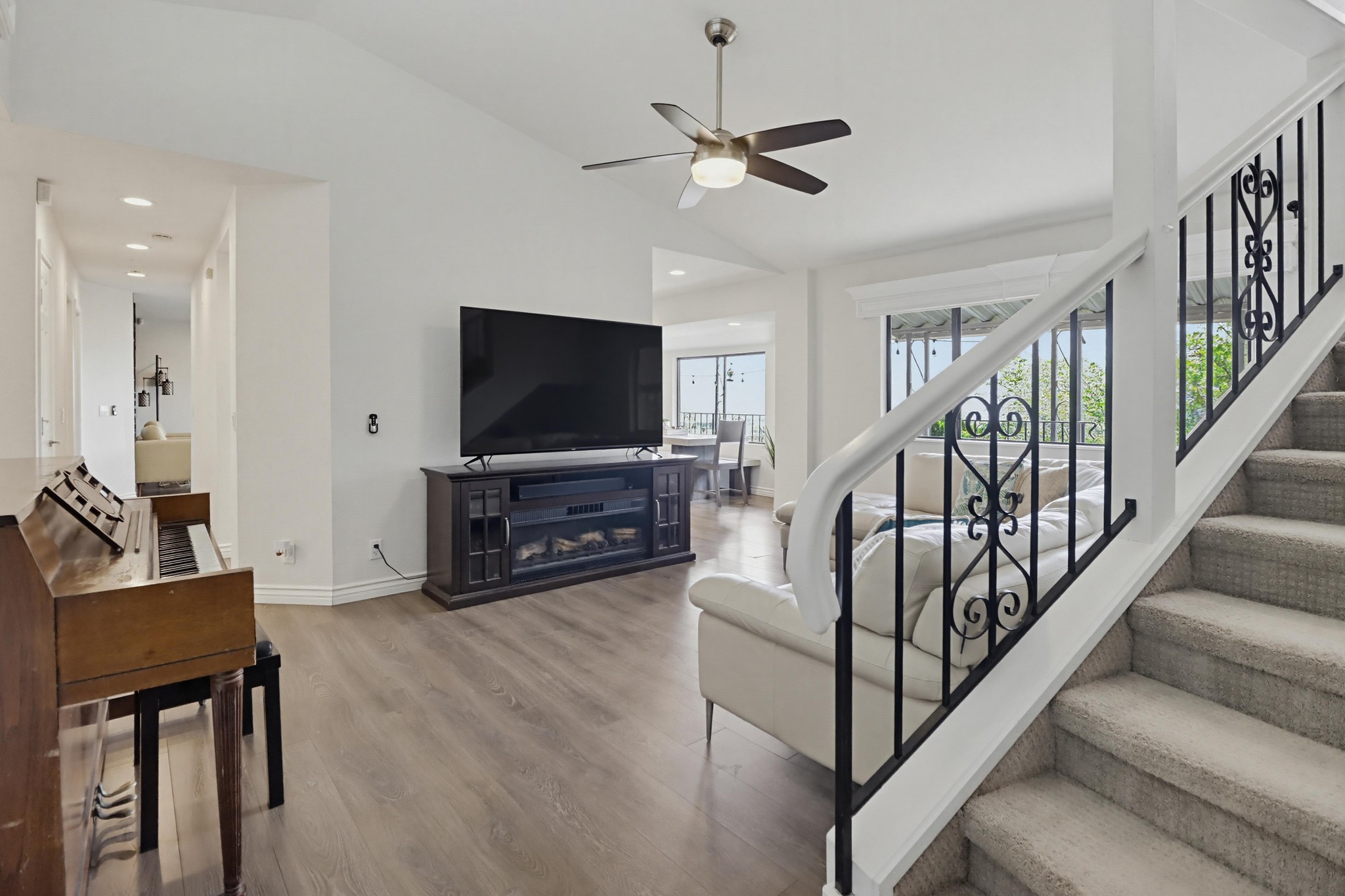 Virtual tour photo 26 of 74 for 1033 Loma Portal Dr