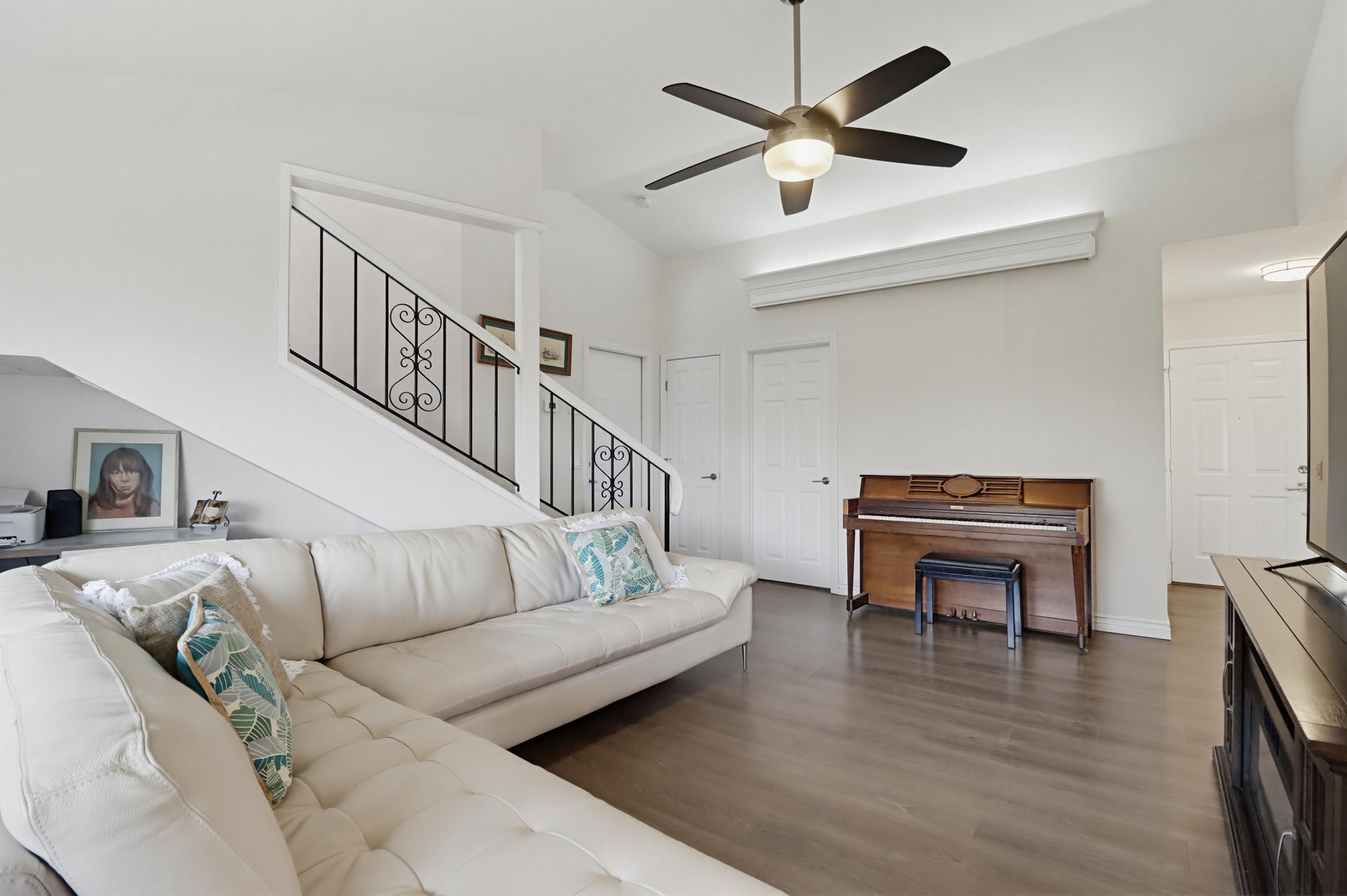 Virtual tour photo 27 of 74 for 1033 Loma Portal Dr