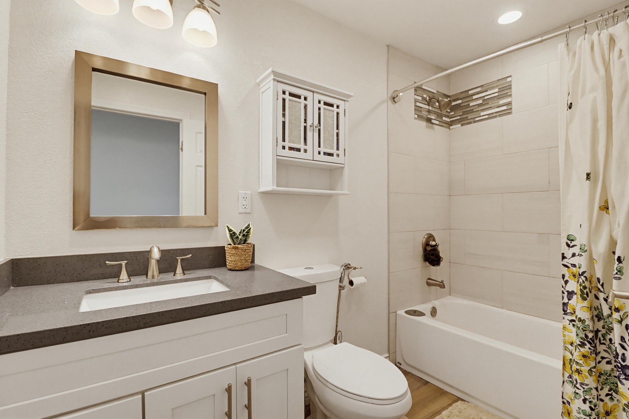 Virtual tour photo 30 of 74 for 1033 Loma Portal Dr