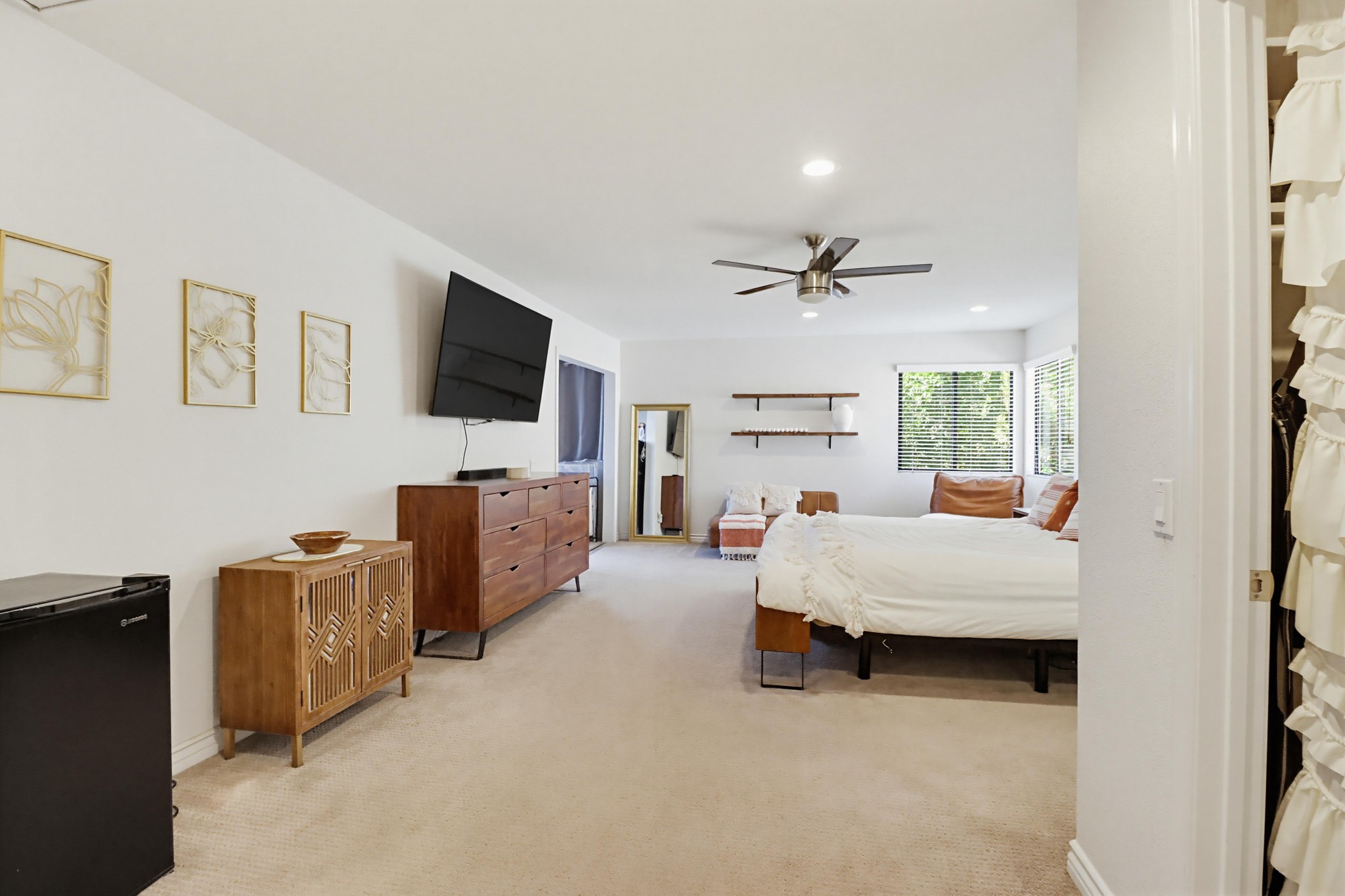Virtual tour photo 35 of 74 for 1033 Loma Portal Dr
