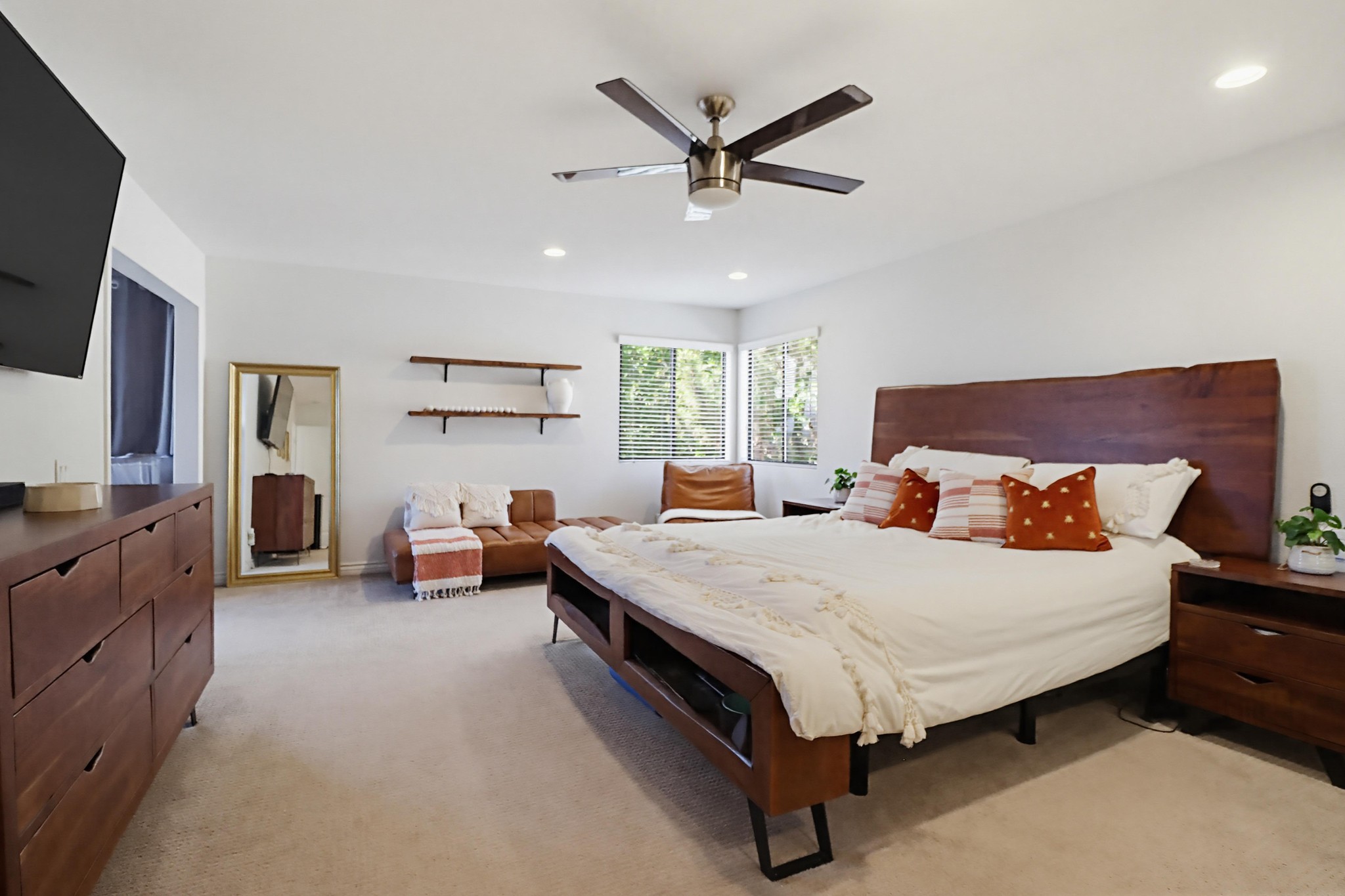 Virtual tour photo 36 of 74 for 1033 Loma Portal Dr