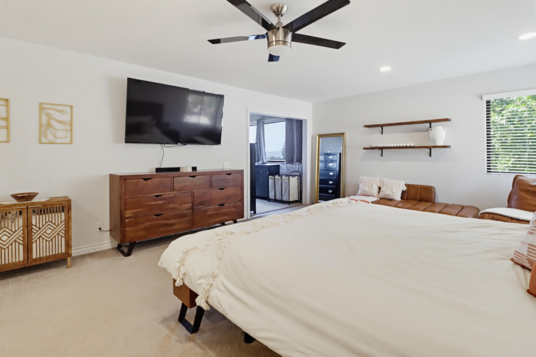 Virtual tour photo 37 of 74 for 1033 Loma Portal Dr