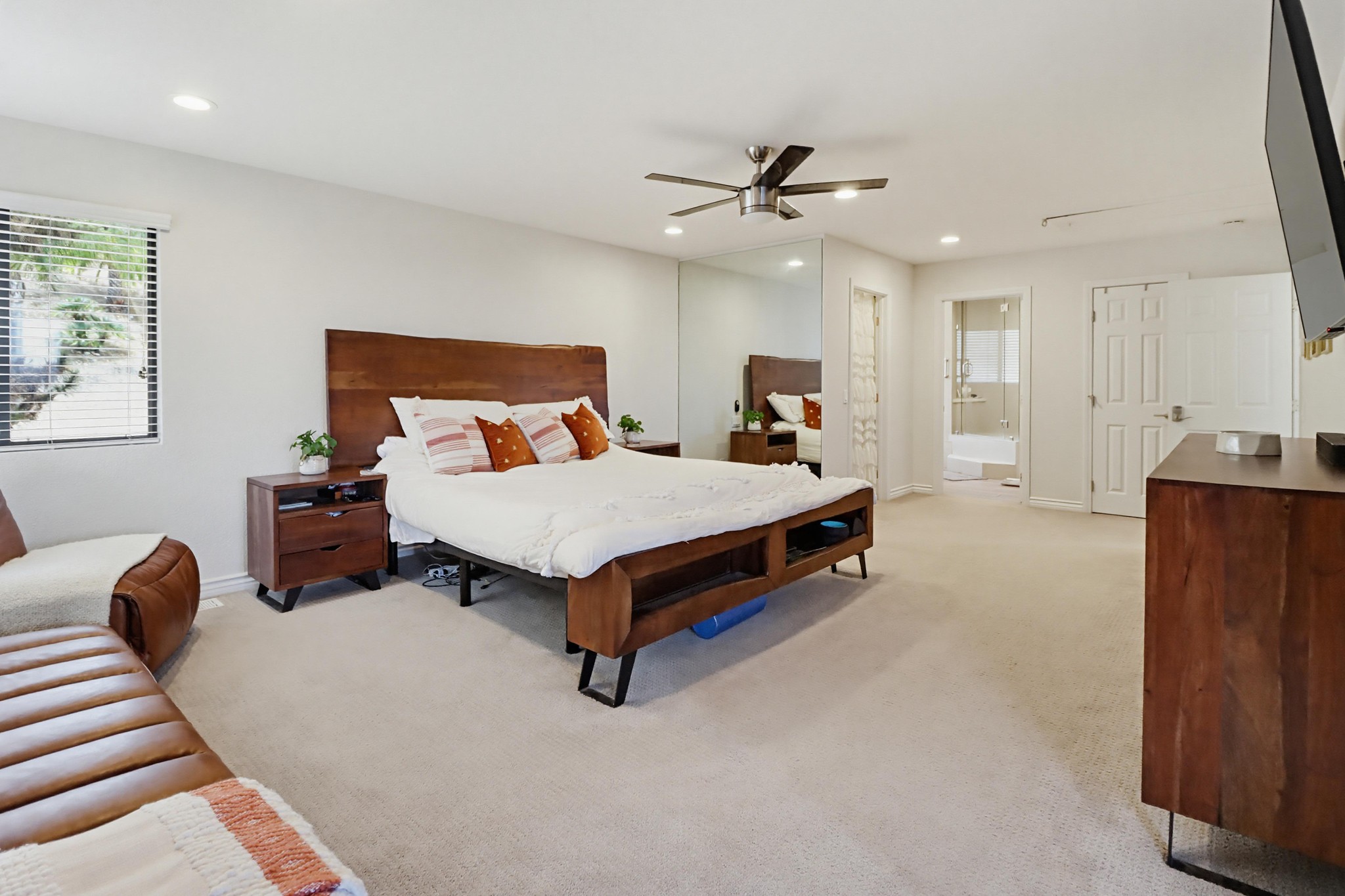 Virtual tour photo 38 of 74 for 1033 Loma Portal Dr
