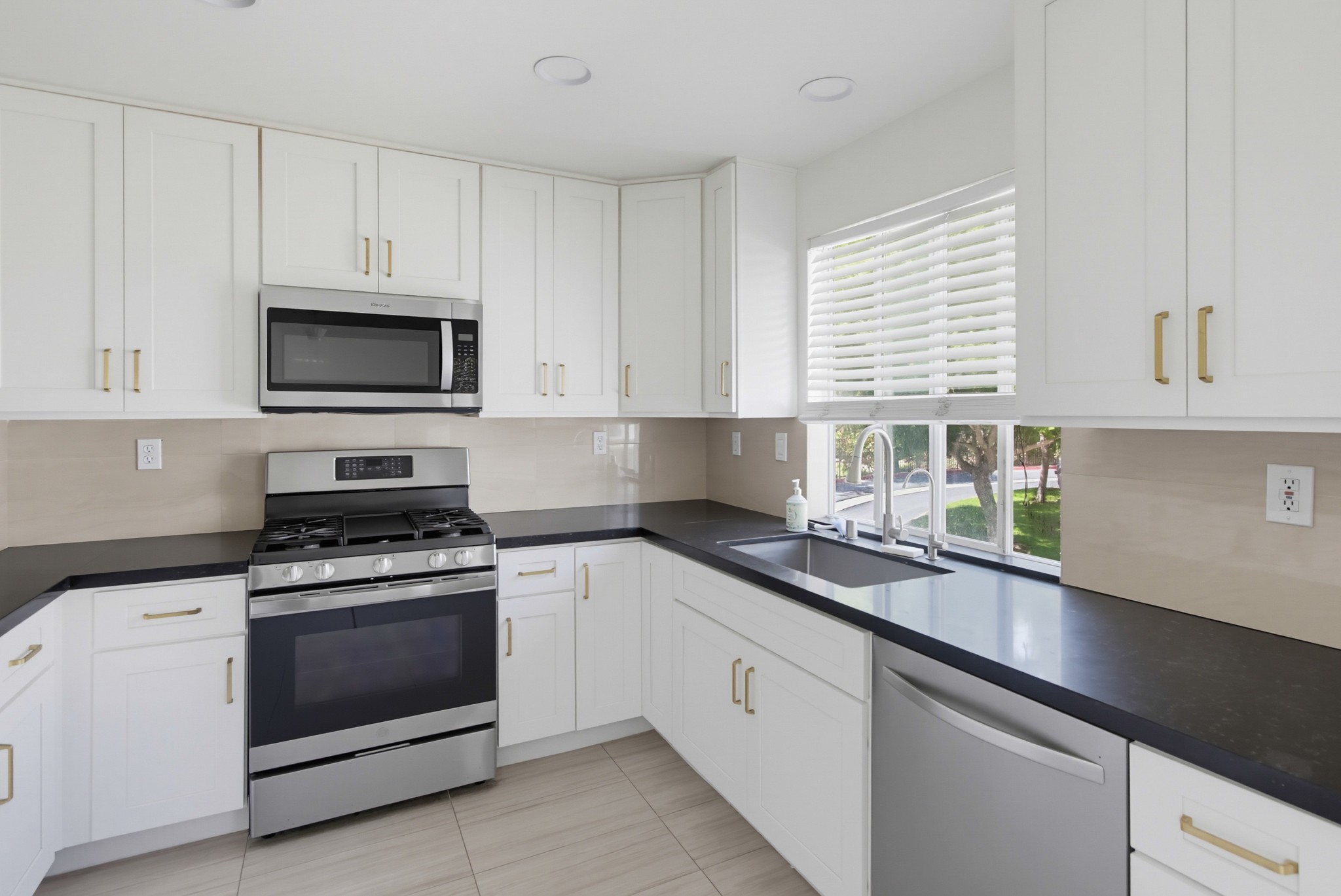 Virtual tour photo 19 of 46 for 10330 Wateridge Cir Unit 293