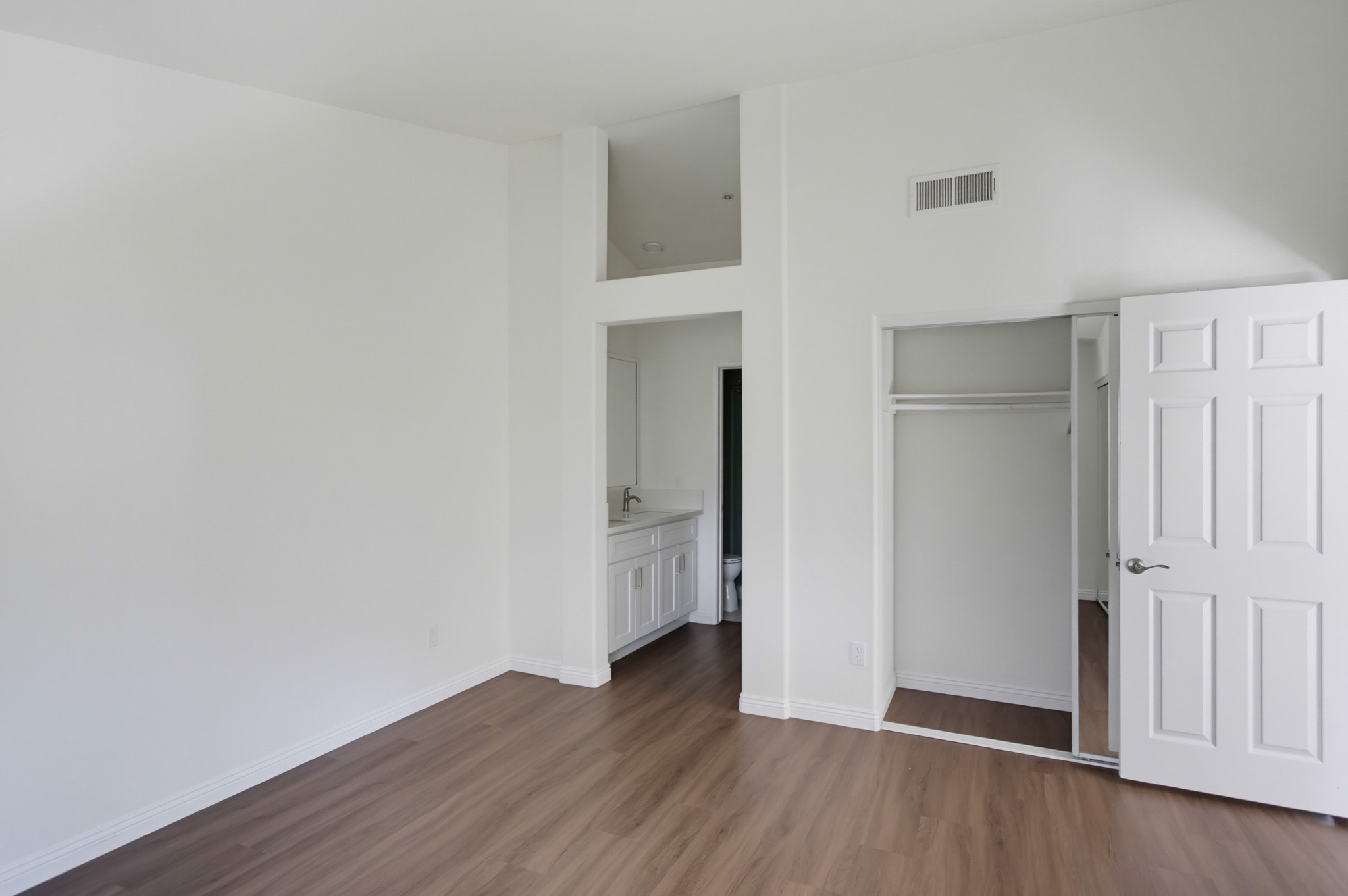Virtual tour photo 26 of 46 for 10330 Wateridge Cir Unit 293