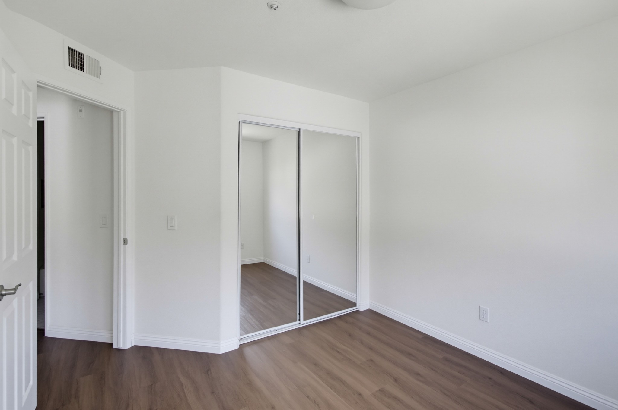 Virtual tour photo 32 of 46 for 10330 Wateridge Cir Unit 293