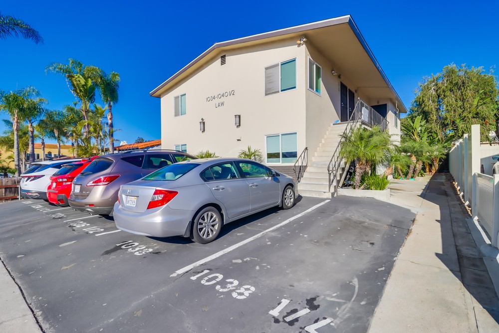 Virtual tour photo 3 of 33 for 1036 1/2 Law St