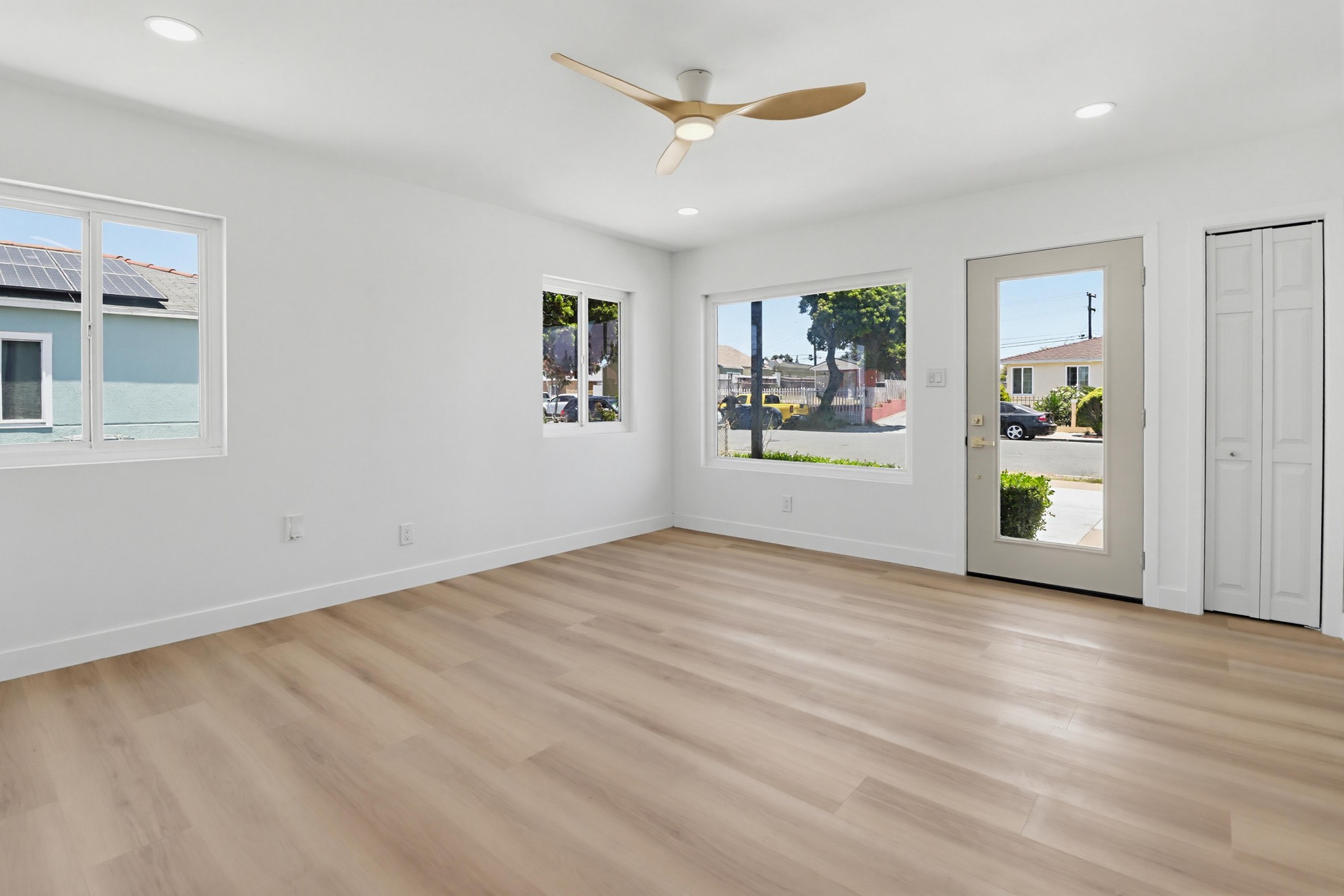 Virtual tour photo 9 of 44 for 1038 Oaklawn Ave