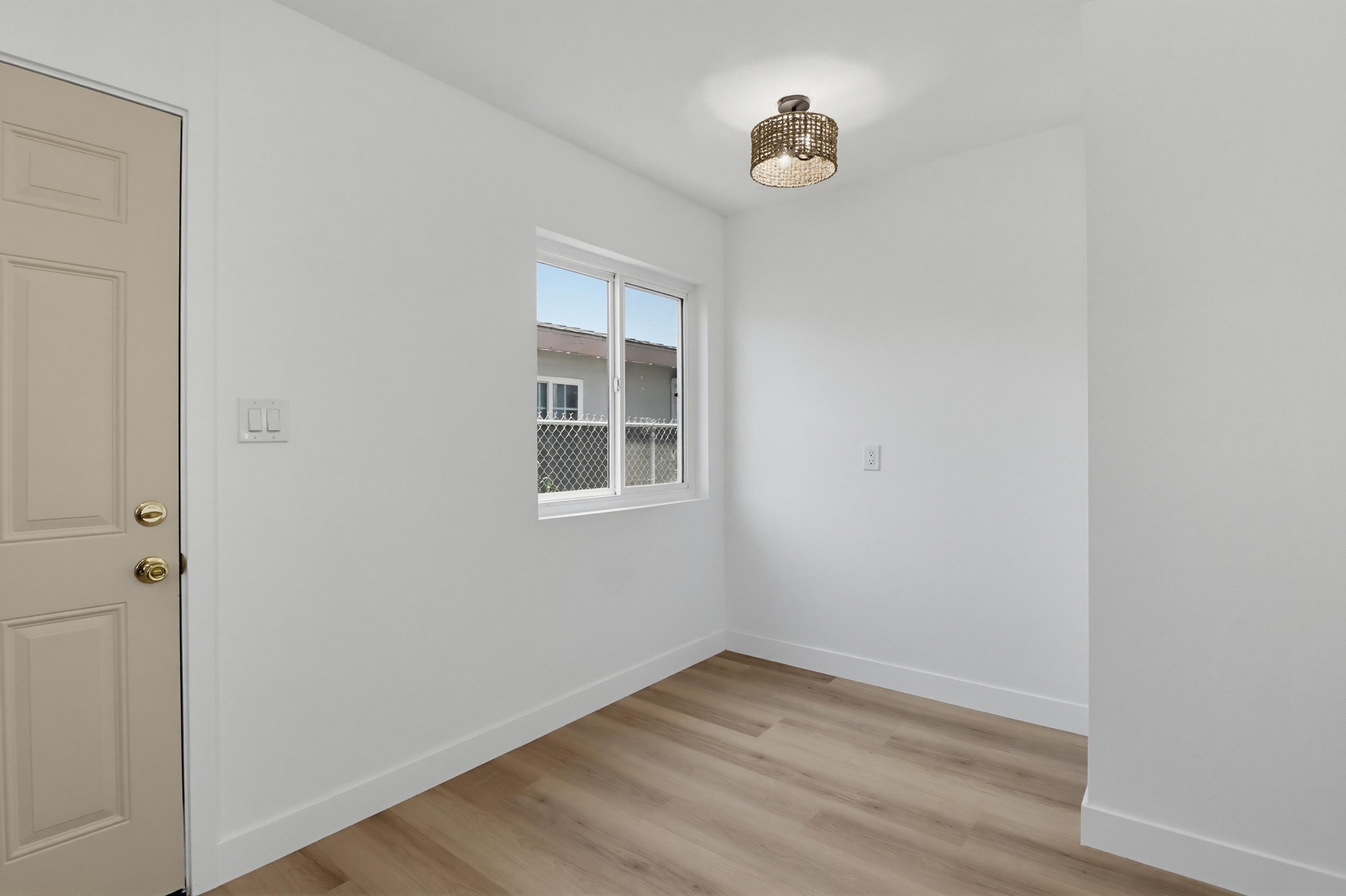 Virtual tour photo 11 of 44 for 1038 Oaklawn Ave