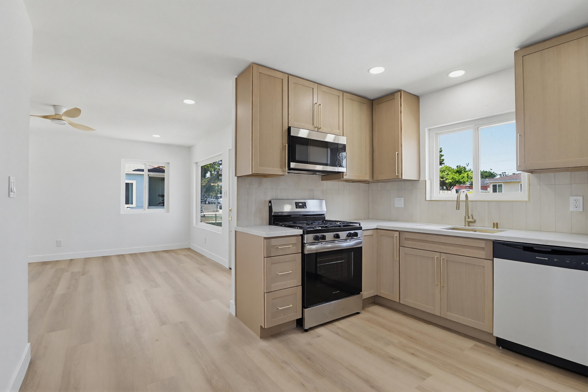 Virtual tour photo 13 of 44 for 1038 Oaklawn Ave