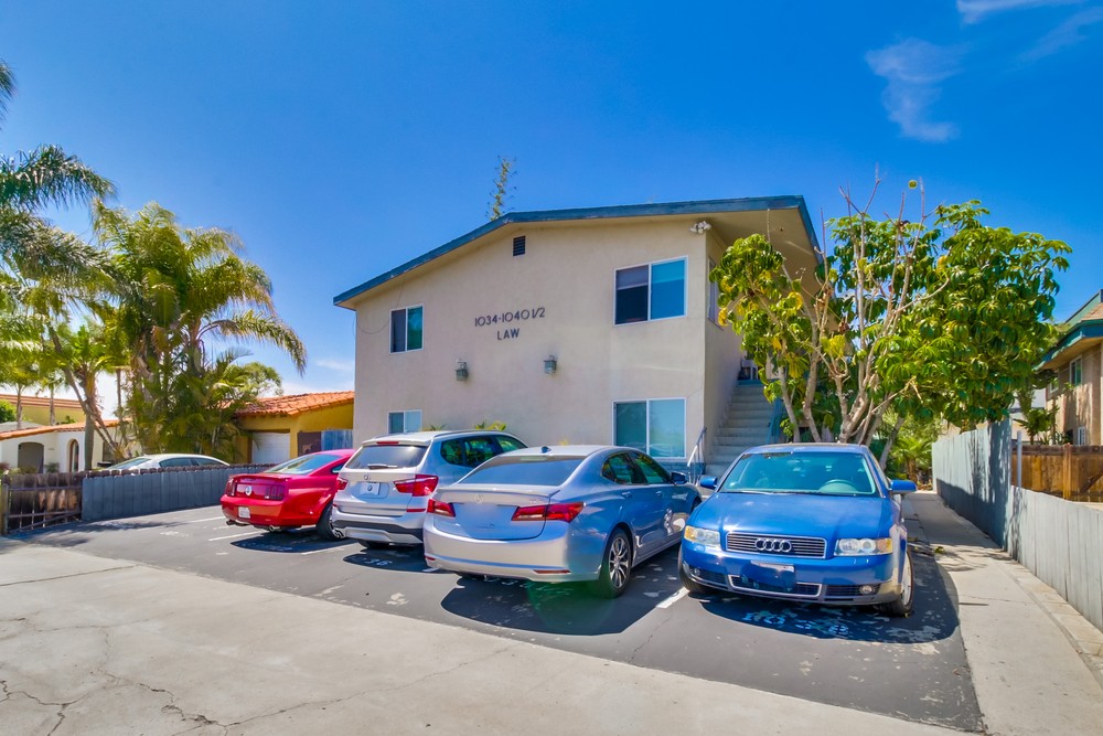 Virtual tour photo 1 of 23 for 1040 1/2 Law St