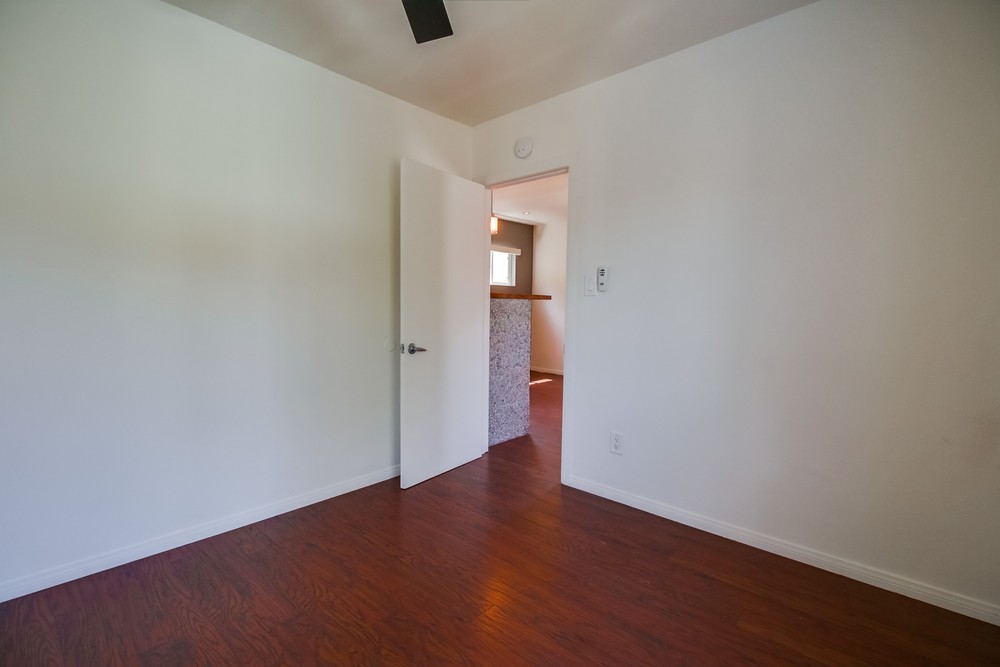 Virtual tour photo 18 of 23 for 1040 1/2 Law St