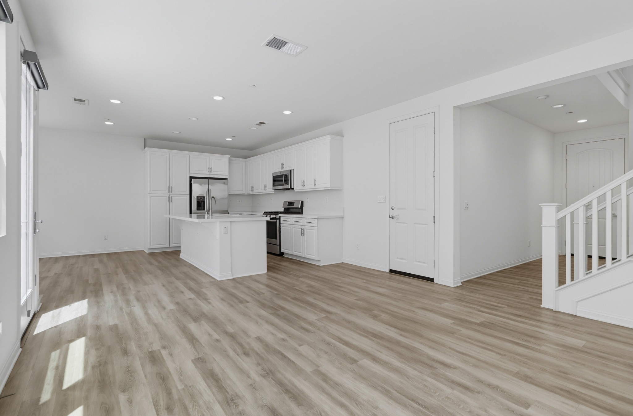 Virtual tour photo 10 of 49 for 1041 Sea Glass Wy
