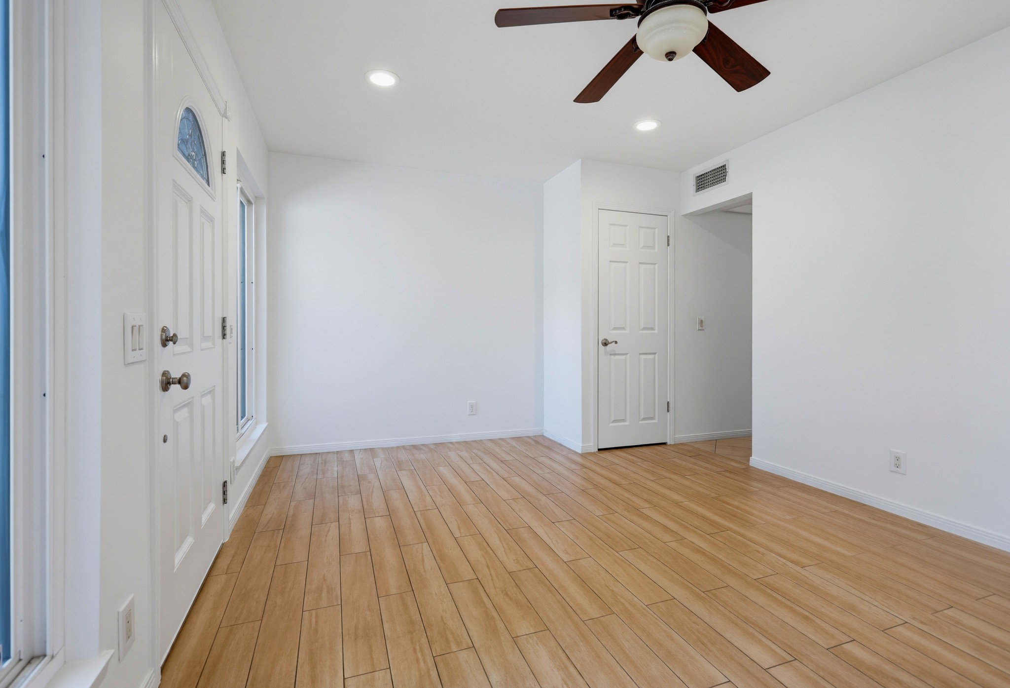 Virtual tour photo 11 of 47 for 10441 Lee Way