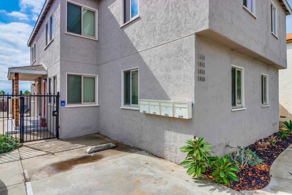 Virtual tour photo 3 of 37 for 1049 Loring St