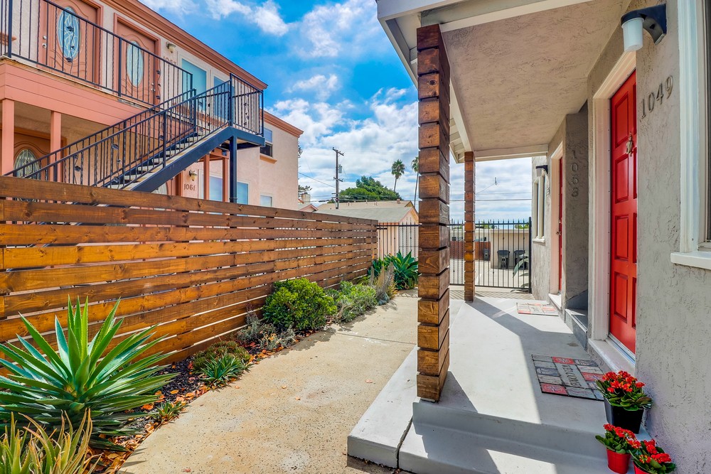 Virtual tour photo 4 of 37 for 1049 Loring St