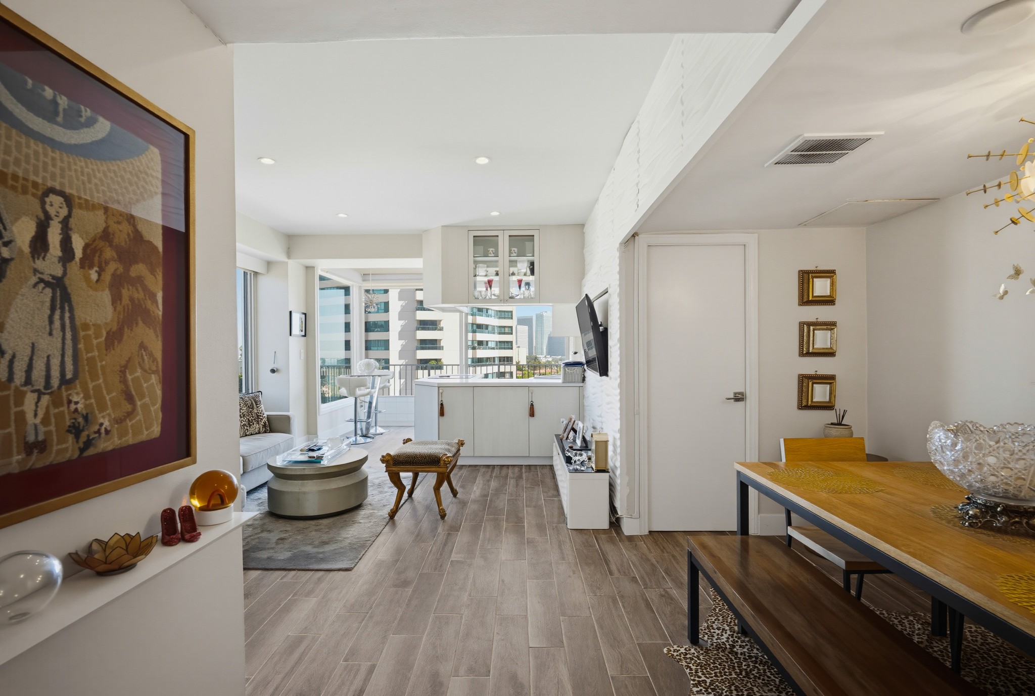 Virtual tour photo 5 of 36 for 10501 Wilshire Blvd
