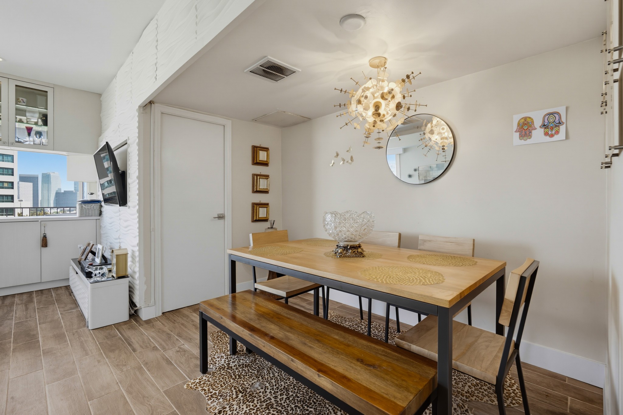Virtual tour photo 6 of 36 for 10501 Wilshire Blvd
