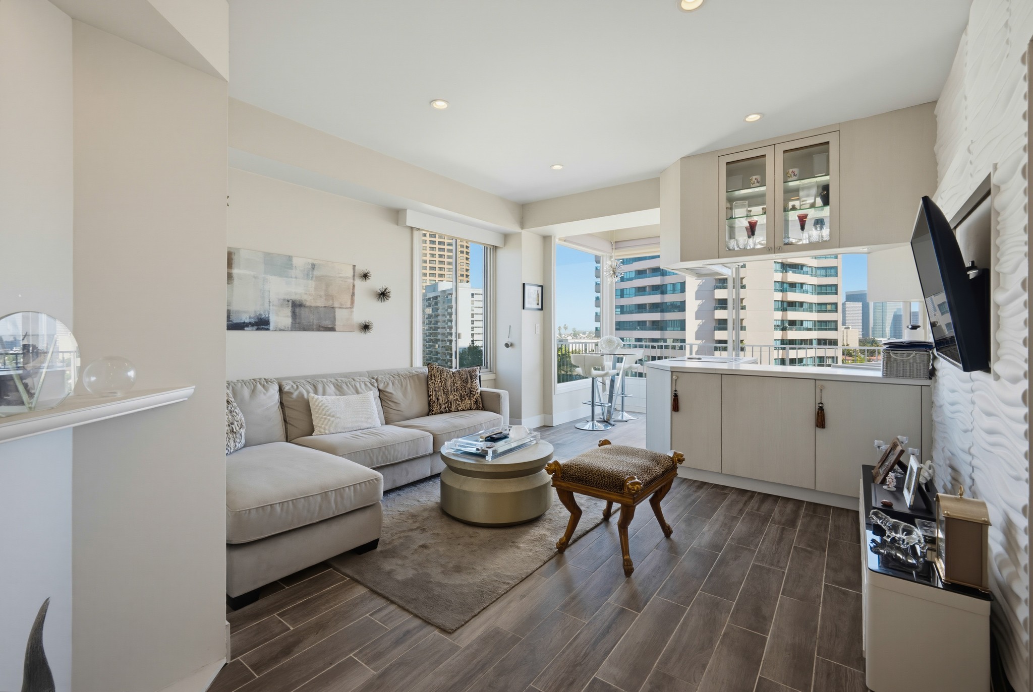 Virtual tour photo 7 of 36 for 10501 Wilshire Blvd