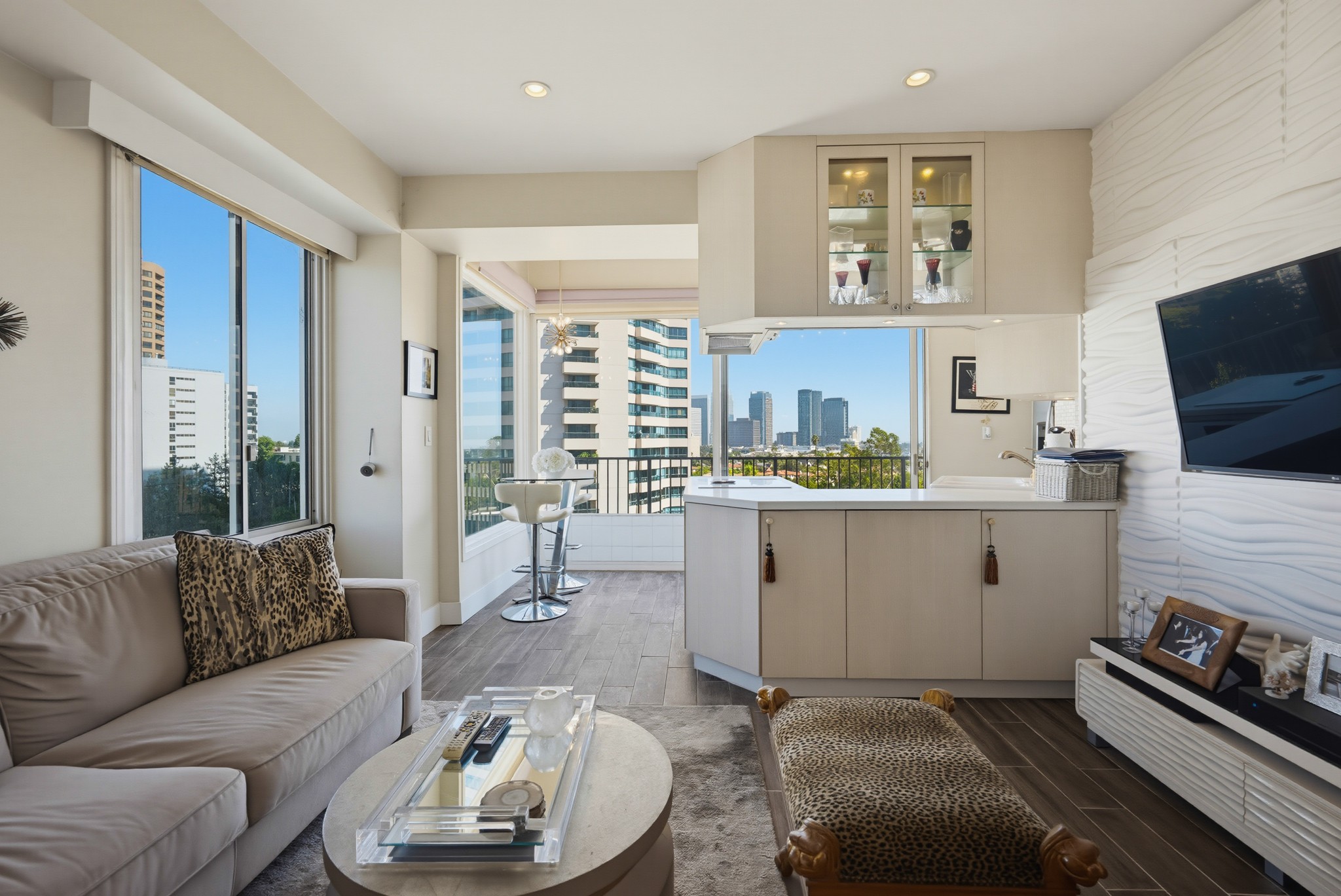 Virtual tour photo 8 of 36 for 10501 Wilshire Blvd