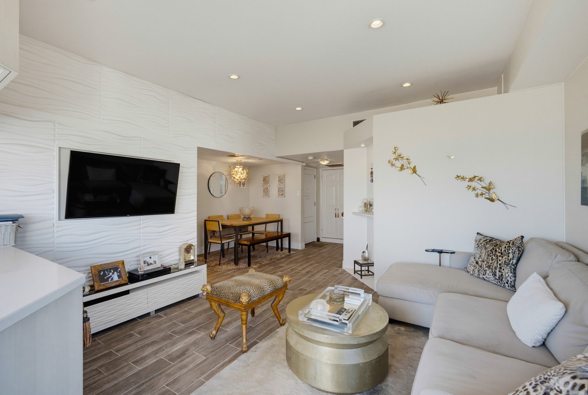 Virtual tour photo 9 of 36 for 10501 Wilshire Blvd