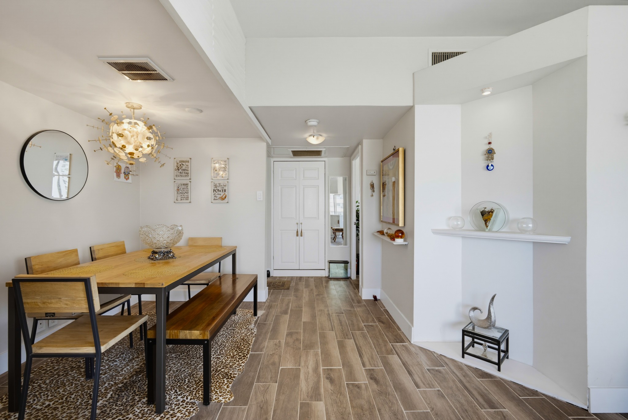 Virtual tour photo 10 of 36 for 10501 Wilshire Blvd