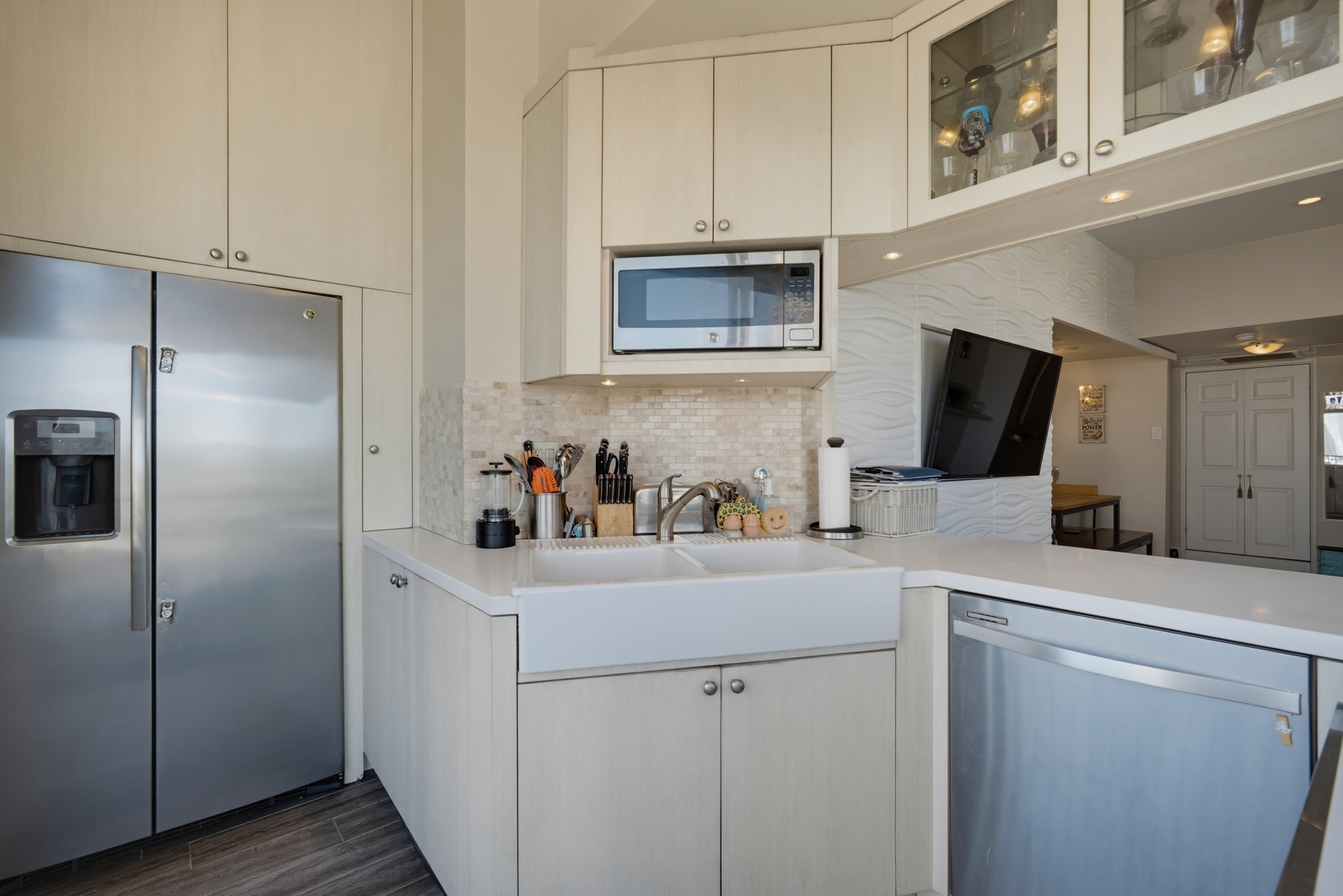 Virtual tour photo 14 of 36 for 10501 Wilshire Blvd
