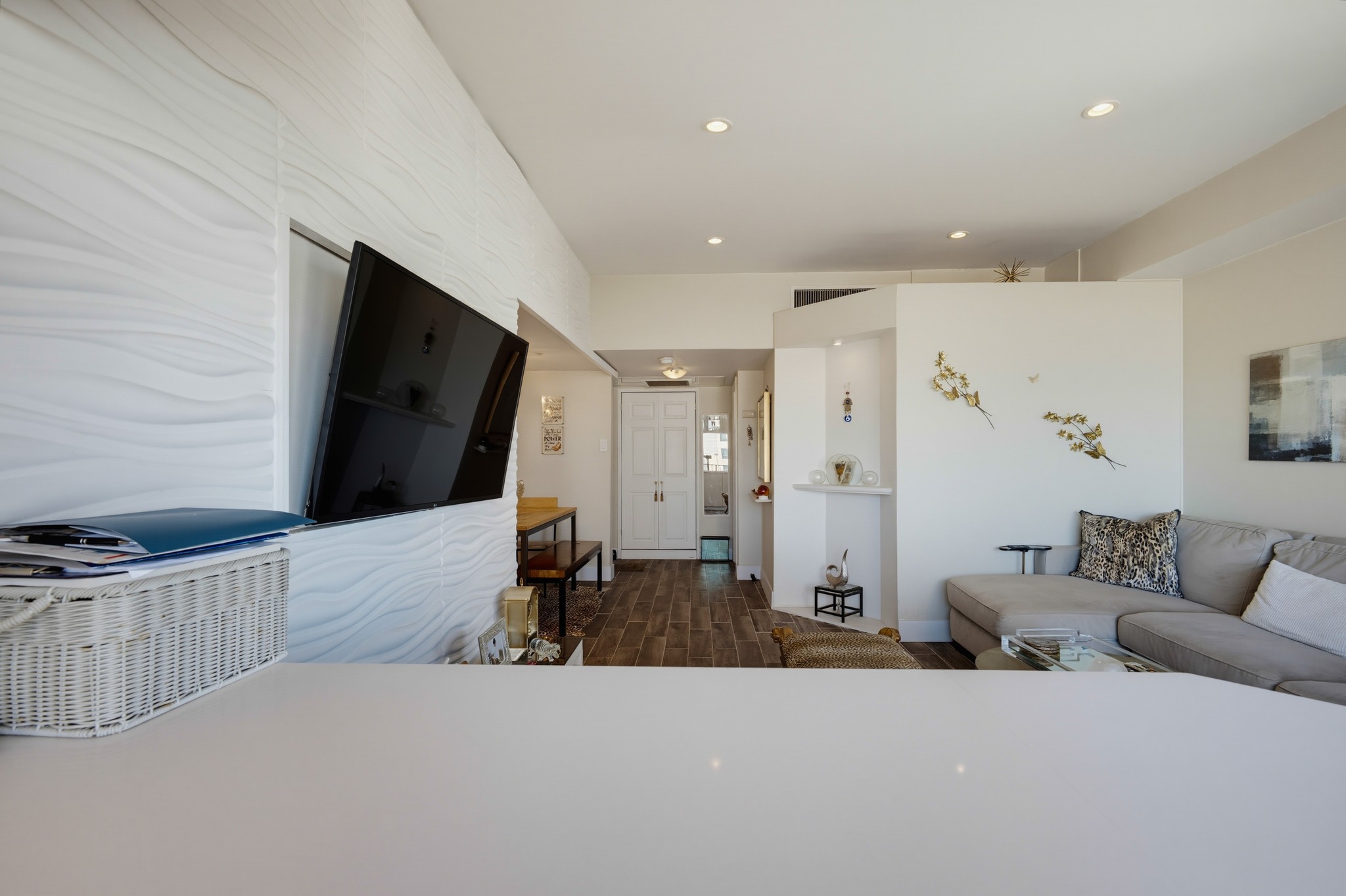 Virtual tour photo 15 of 36 for 10501 Wilshire Blvd