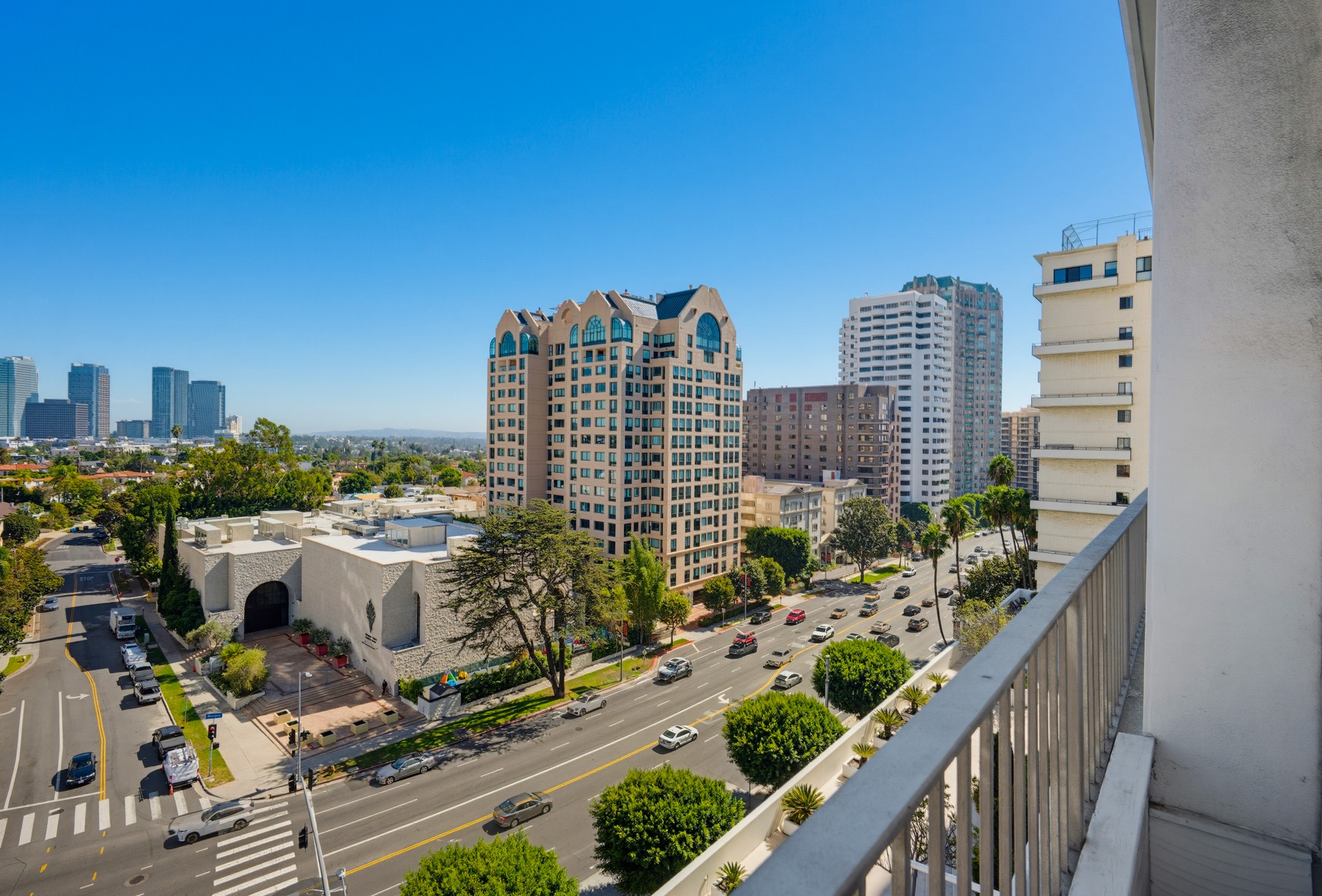 Virtual tour photo 17 of 36 for 10501 Wilshire Blvd