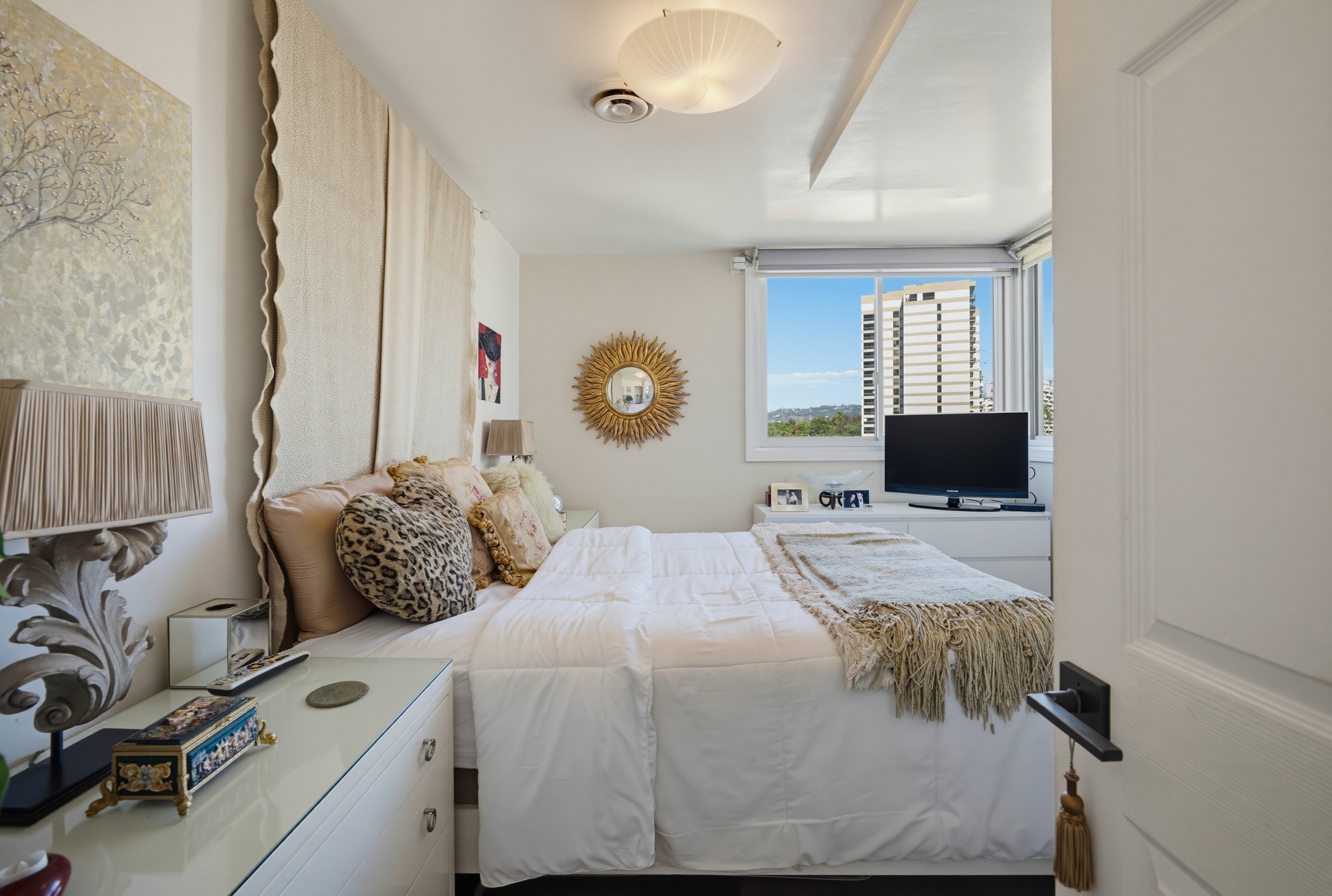 Virtual tour photo 18 of 36 for 10501 Wilshire Blvd