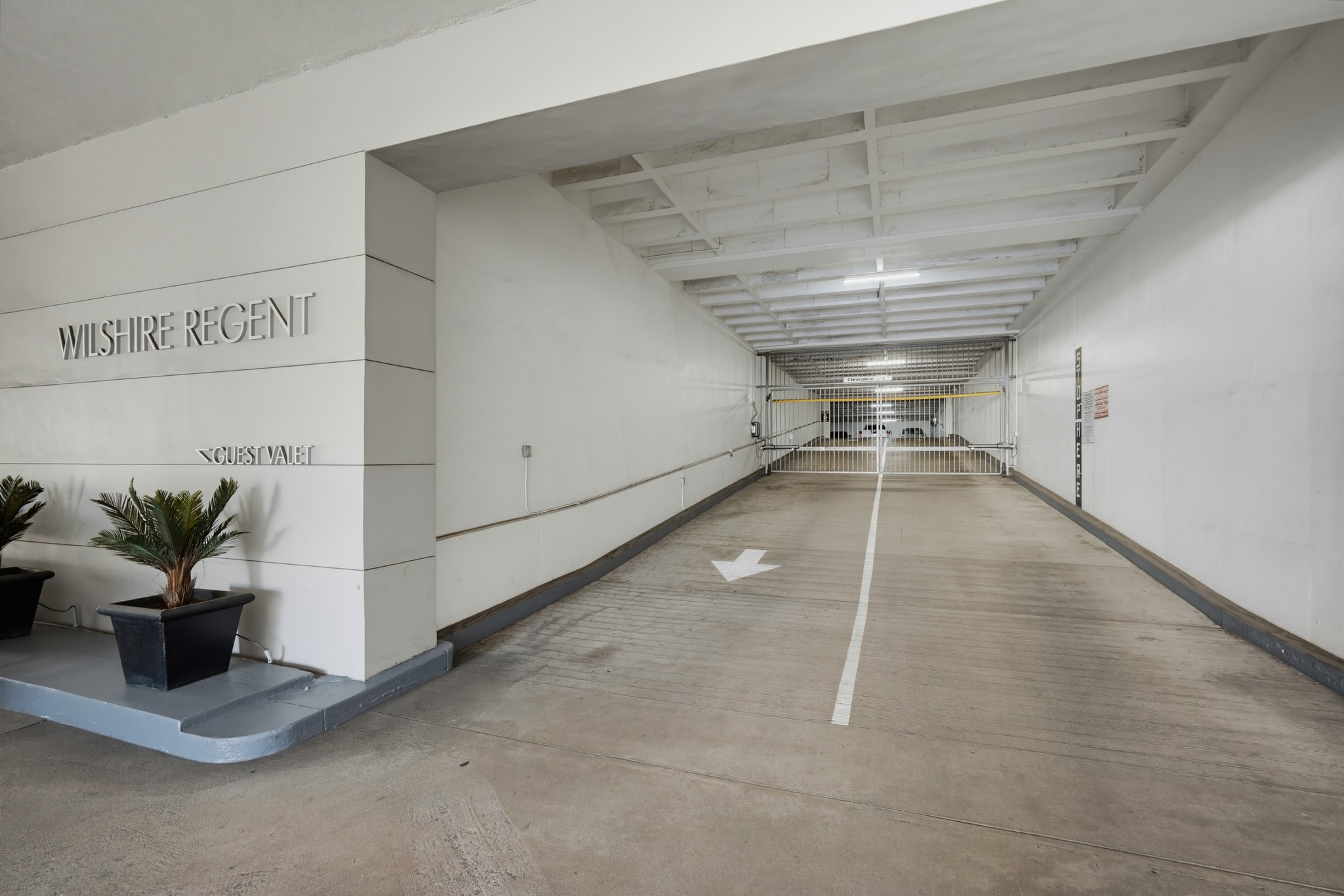 Virtual tour photo 33 of 36 for 10501 Wilshire Blvd
