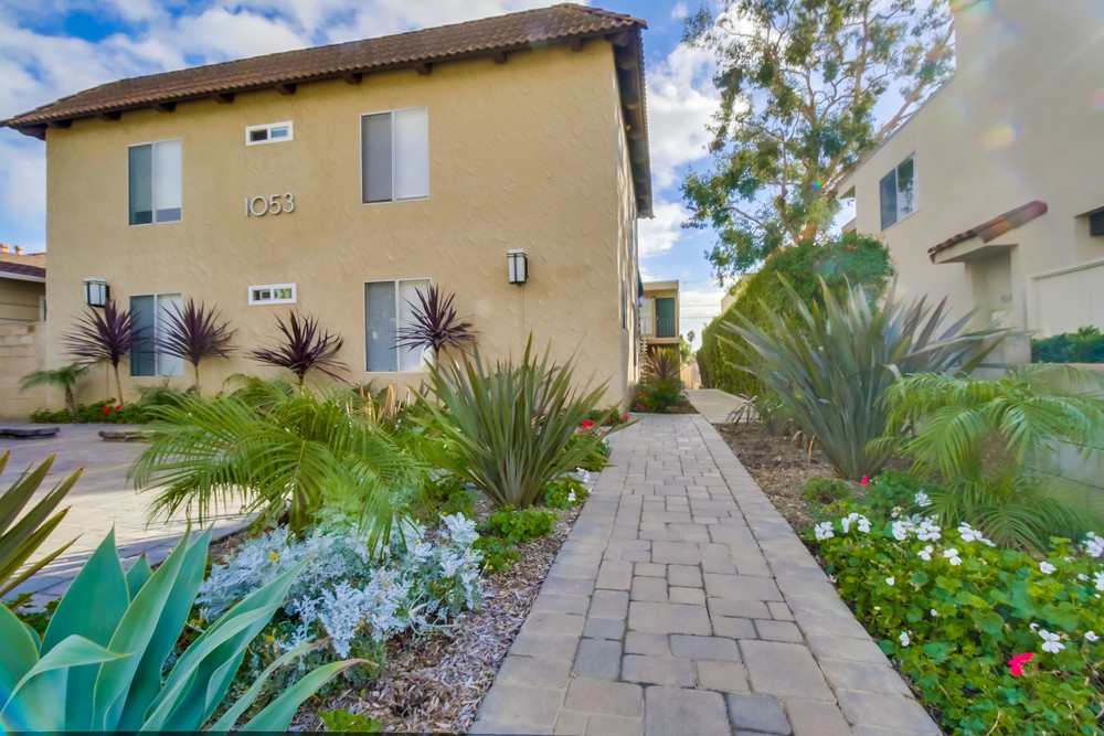 Virtual tour photo 4 of 44 for 1053 Sapphire St #7