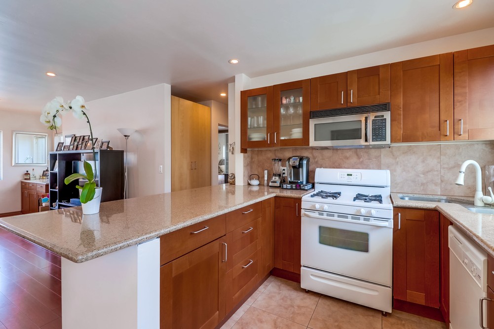 Virtual tour photo 17 of 36 for 1059 Loring St