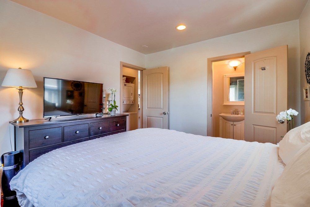 Virtual tour photo 23 of 36 for 1059 Loring St