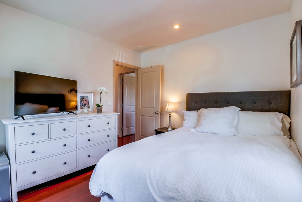 Virtual tour photo 28 of 36 for 1059 Loring St