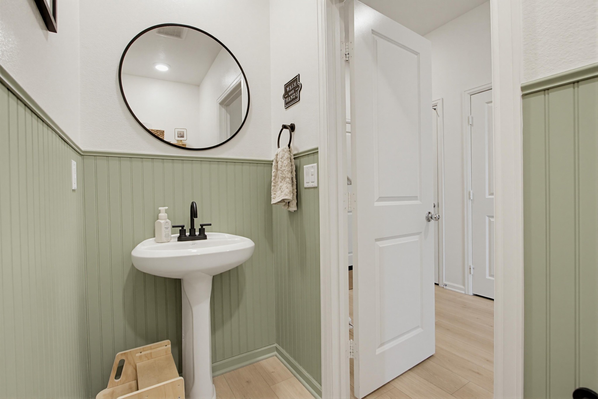 Virtual tour photo 18 of 38 for 1060 Kendale Wy