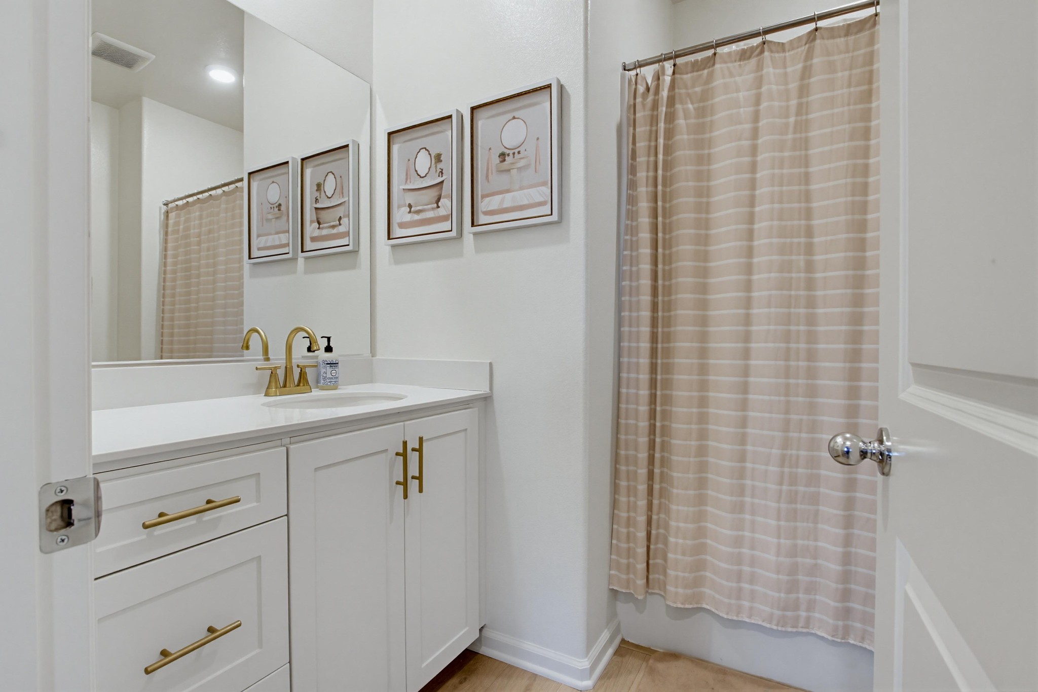 Virtual tour photo 21 of 38 for 1060 Kendale Wy