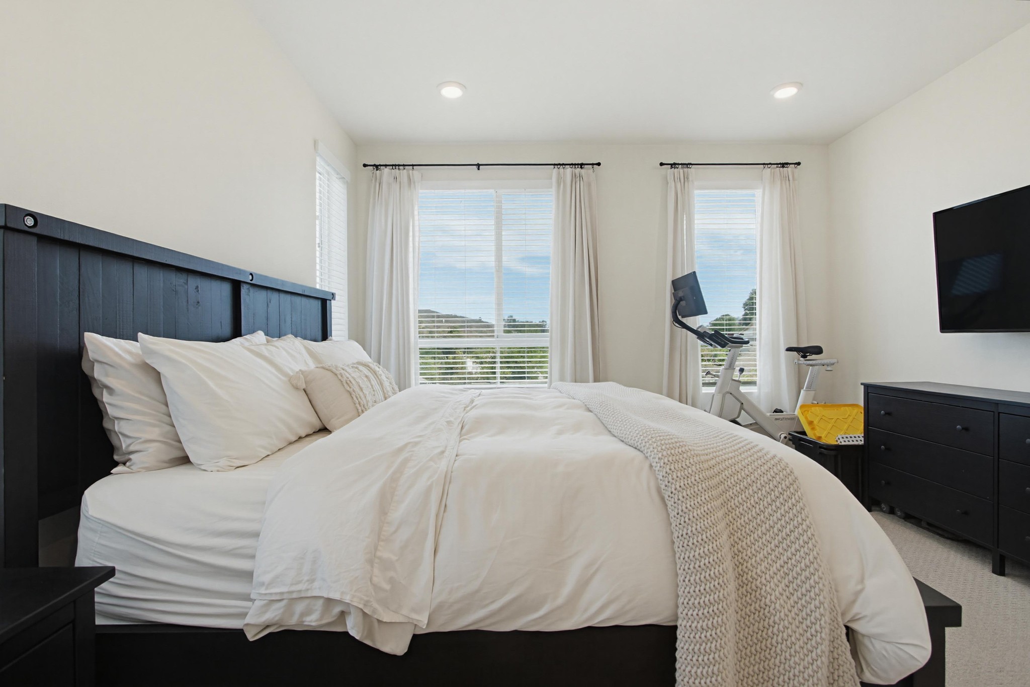 Virtual tour photo 30 of 38 for 1060 Kendale Wy